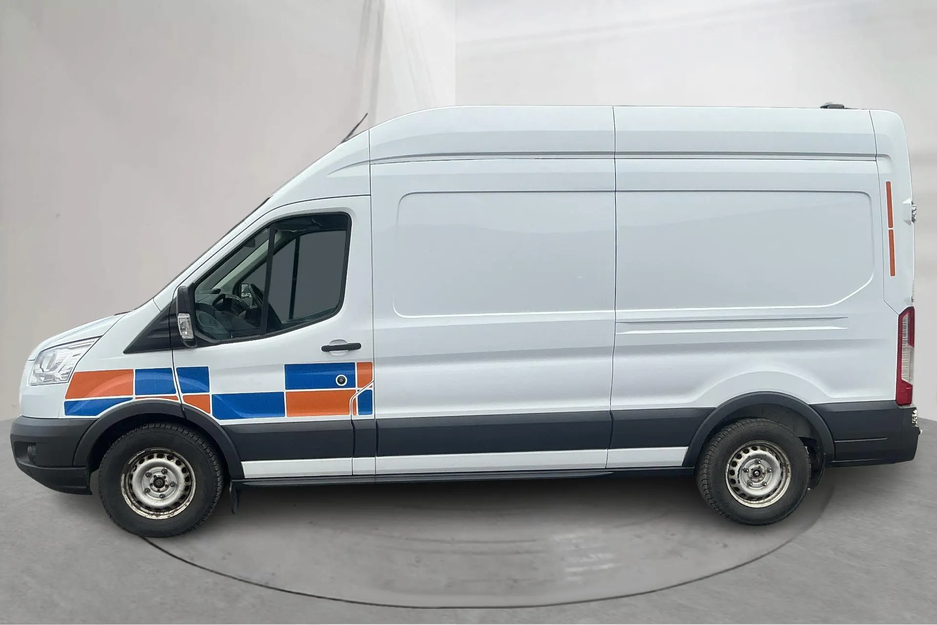 Presentation photo 2 of 15: Ford Transit 350 2.0 TDCi 2WD Skåp (170hk) - 219 480 km - Manual - white - 2017
