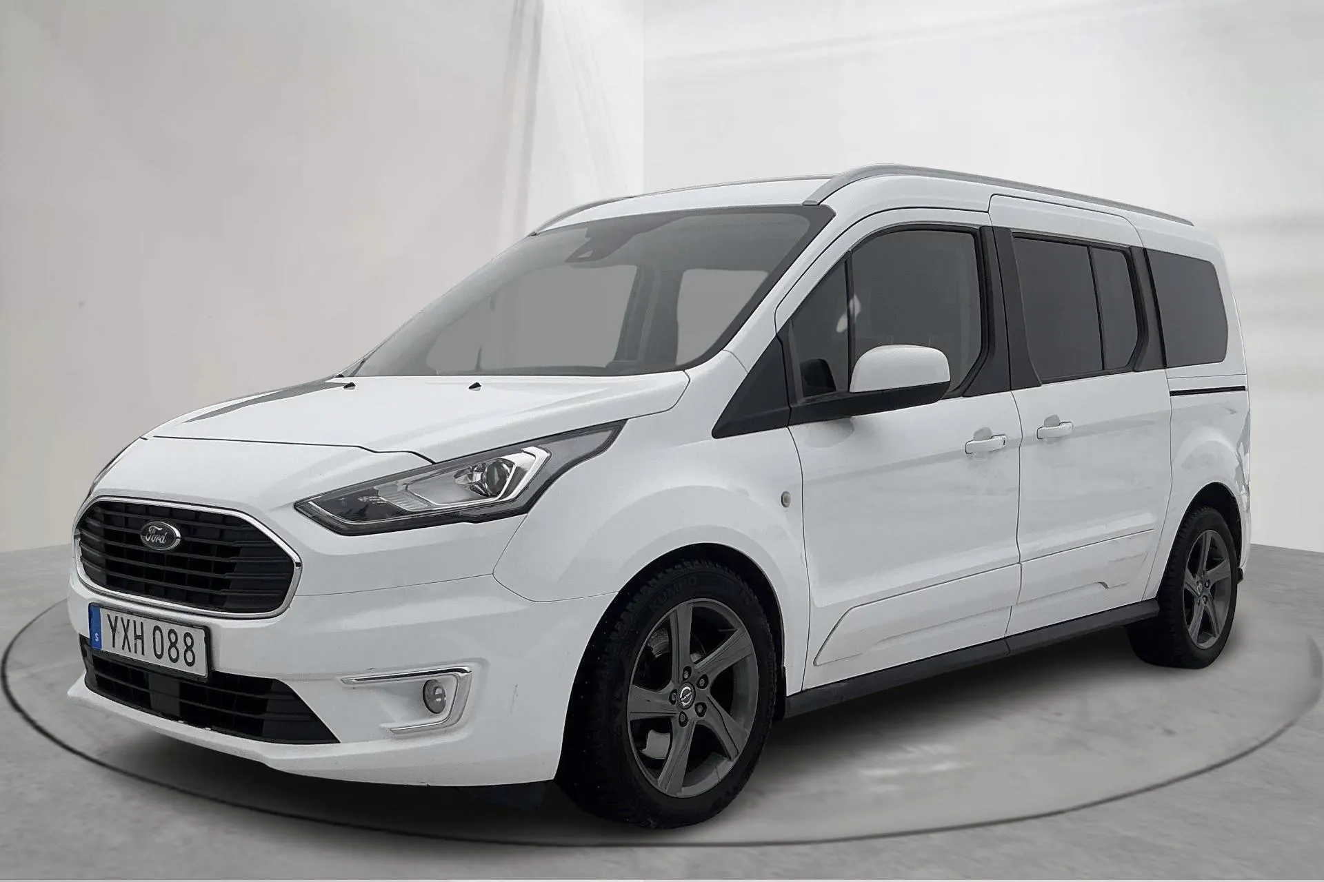 Presentation photo 1 of 15: Ford Tourneo Connect 1.5 TDCi (120hk) - 152 180 km - Automatic - white - 2019