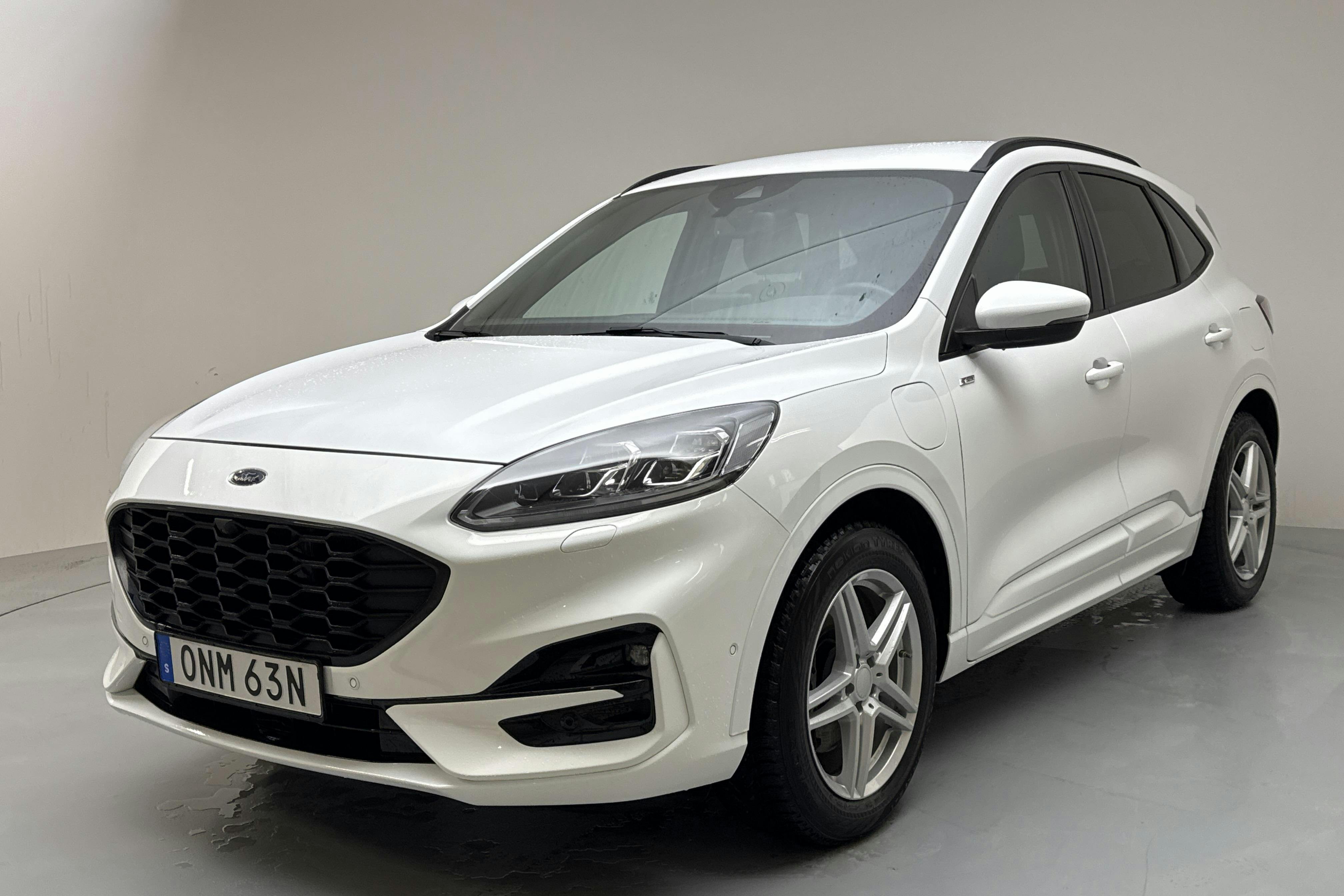 Presentation photo 1 of 16: Ford Kuga 2.5 PHEV (225hk) - 95 970 km - Automatic - white - 2020