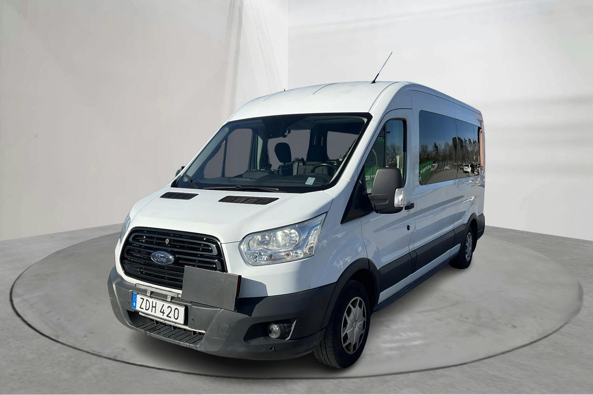 Presentationsfoto 1 av 16: Ford Transit 350 Kombi FWD (130hk) - 20 672 mil - Manuell - vit - 2018
