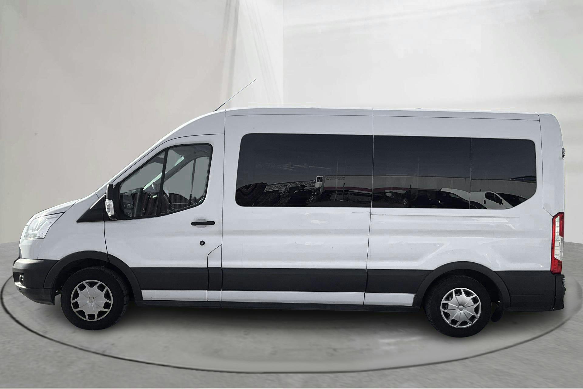 Presentationsfoto 2 av 16: Ford Transit 350 Kombi FWD (130hk) - 20 672 mil - Manuell - vit - 2018