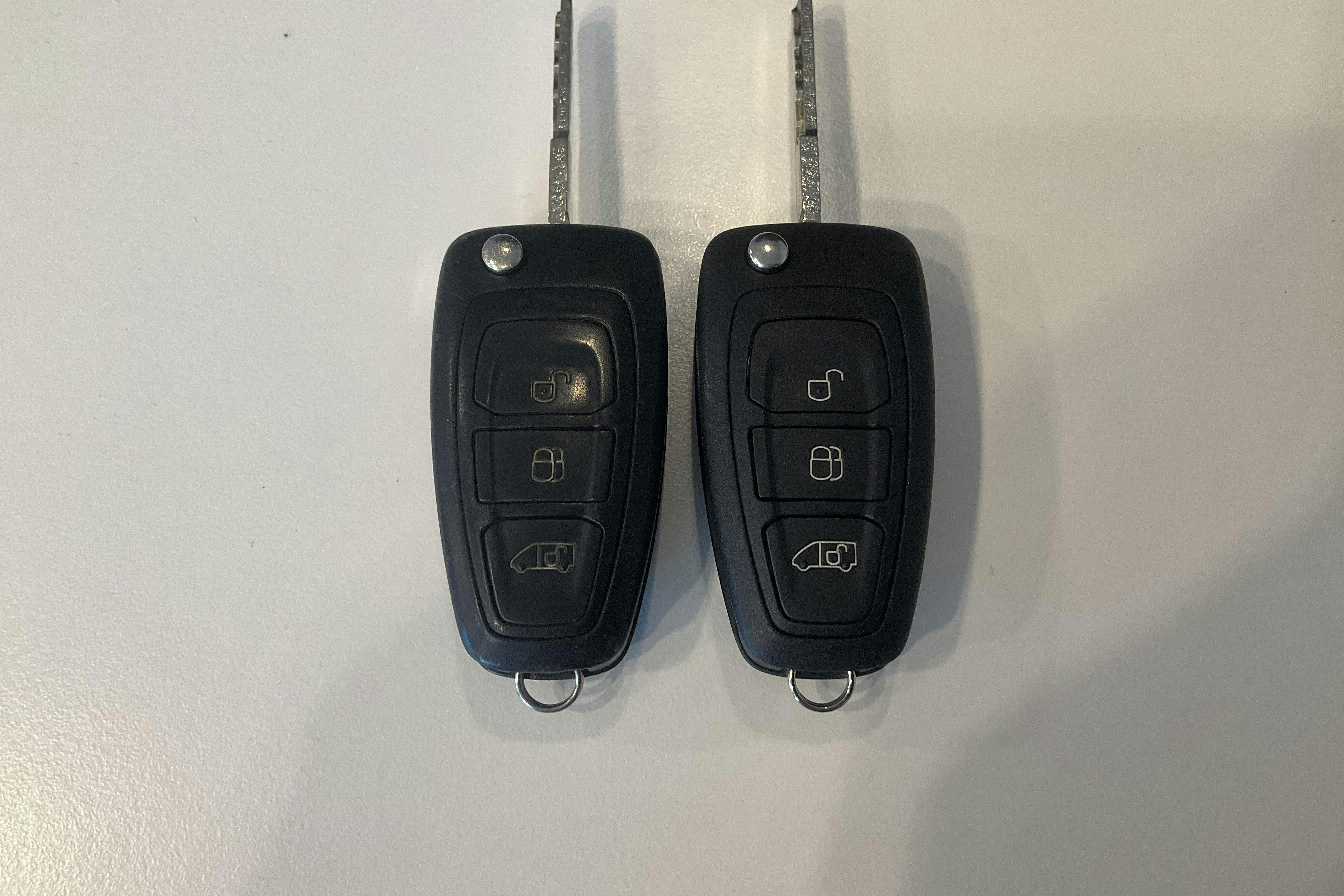 Presentationsfoto 16 av 16: Ford Transit 350 Kombi FWD (130hk) - 20 672 mil - Manuell - vit - 2018