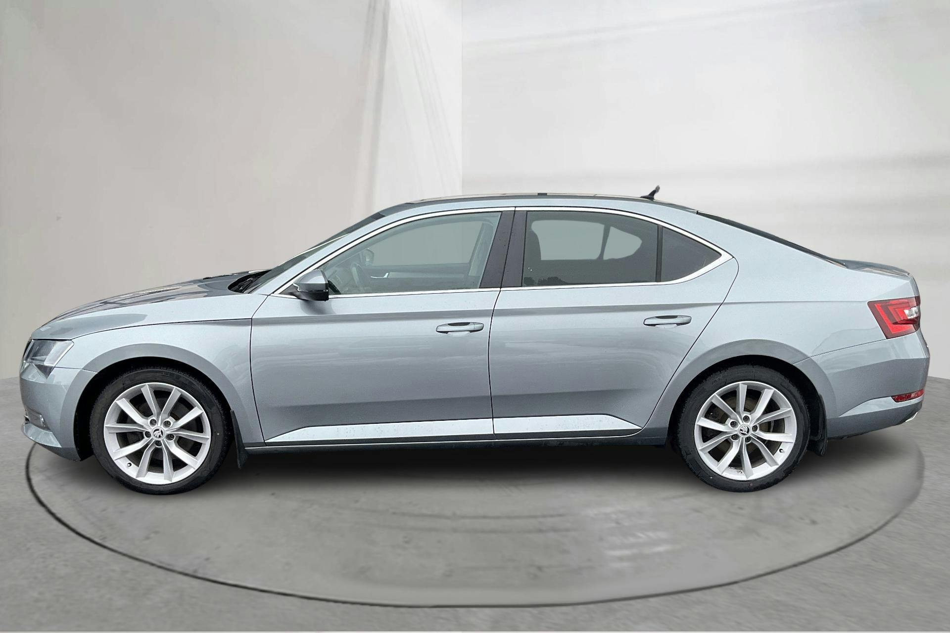 Presentation photo 2 of 17: Skoda Superb 2.0 TDI 4X4 (190hk) - 157 390 km - Automatic - gray - 2018