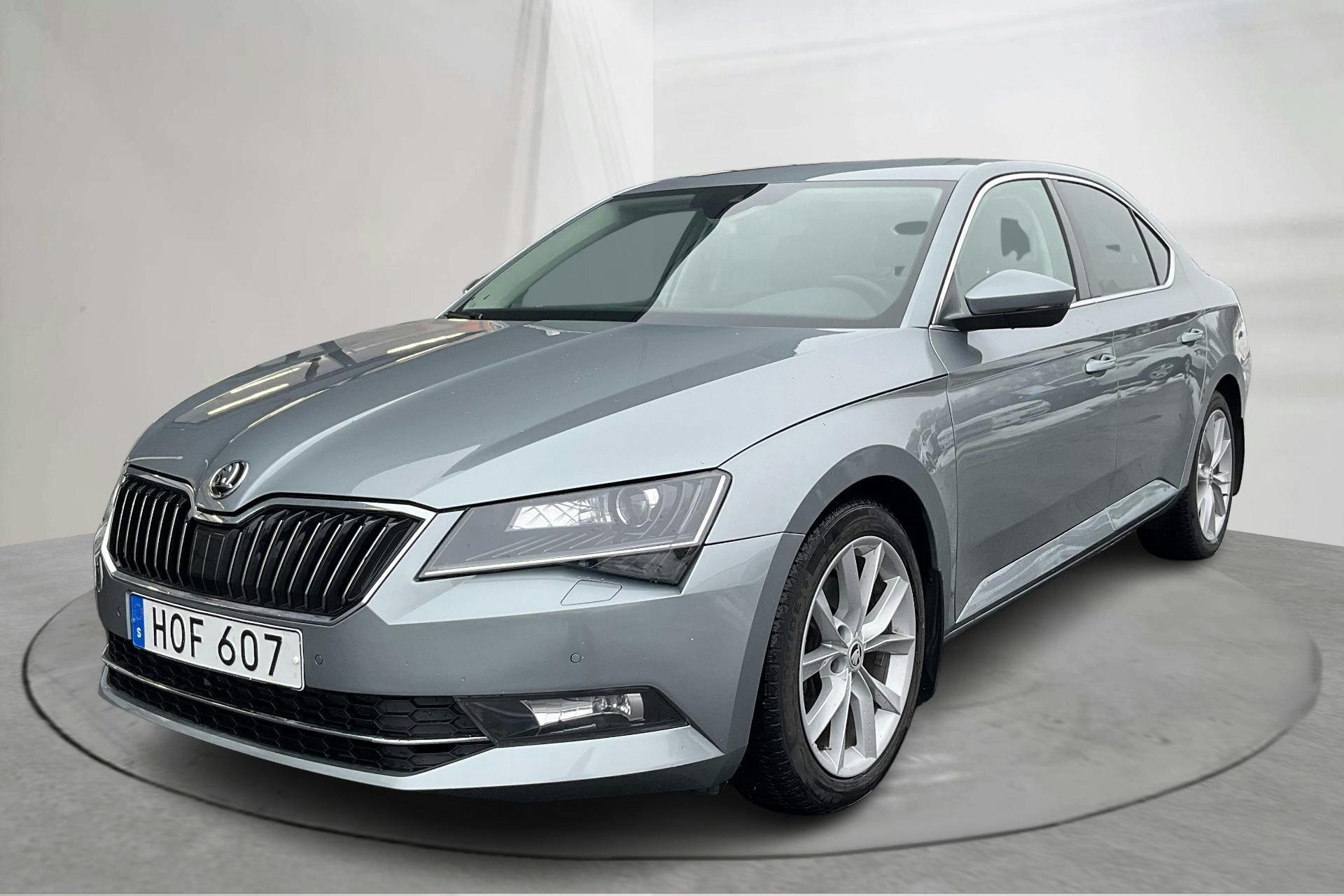 Presentation photo 1 of 17: Skoda Superb 2.0 TDI 4X4 (190hk) - 157 390 km - Automatic - gray - 2018
