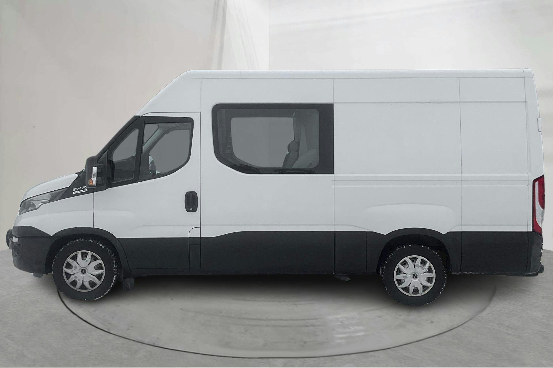 Presentation photo 2 of 13: Iveco Daily 35 3.0 (170hk) - 245 810 km - Automatic - white - 2015