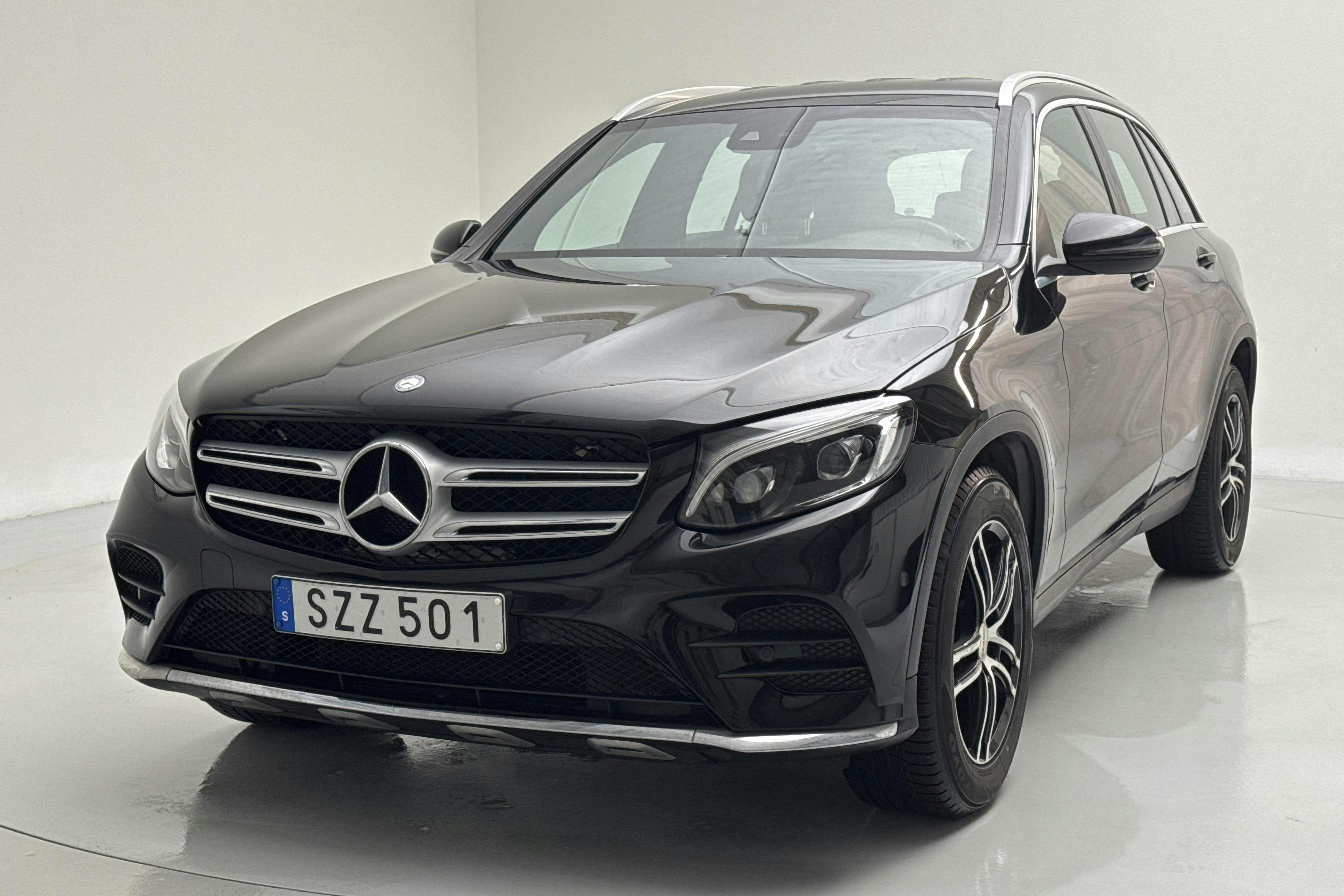 Presentationsfoto 1 av 12: Mercedes GLC 220 d 4MATIC X253 (170hk) - 13 861 mil - Automat - svart - 2016