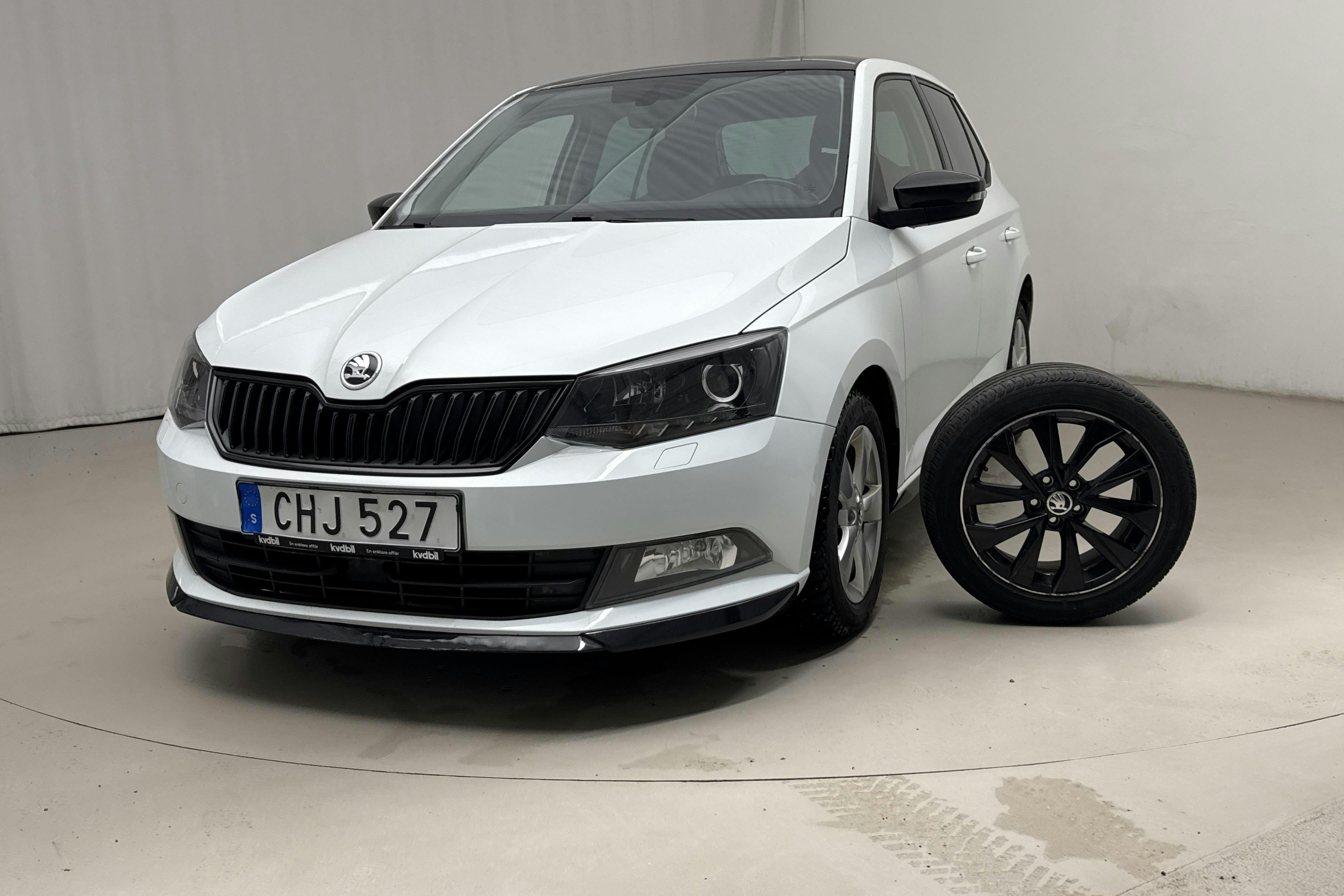 Presentationsfoto 1 av 17: Skoda Fabia 1.2 TSI (110hk) - 8 693 mil - Automat - vit - 2017