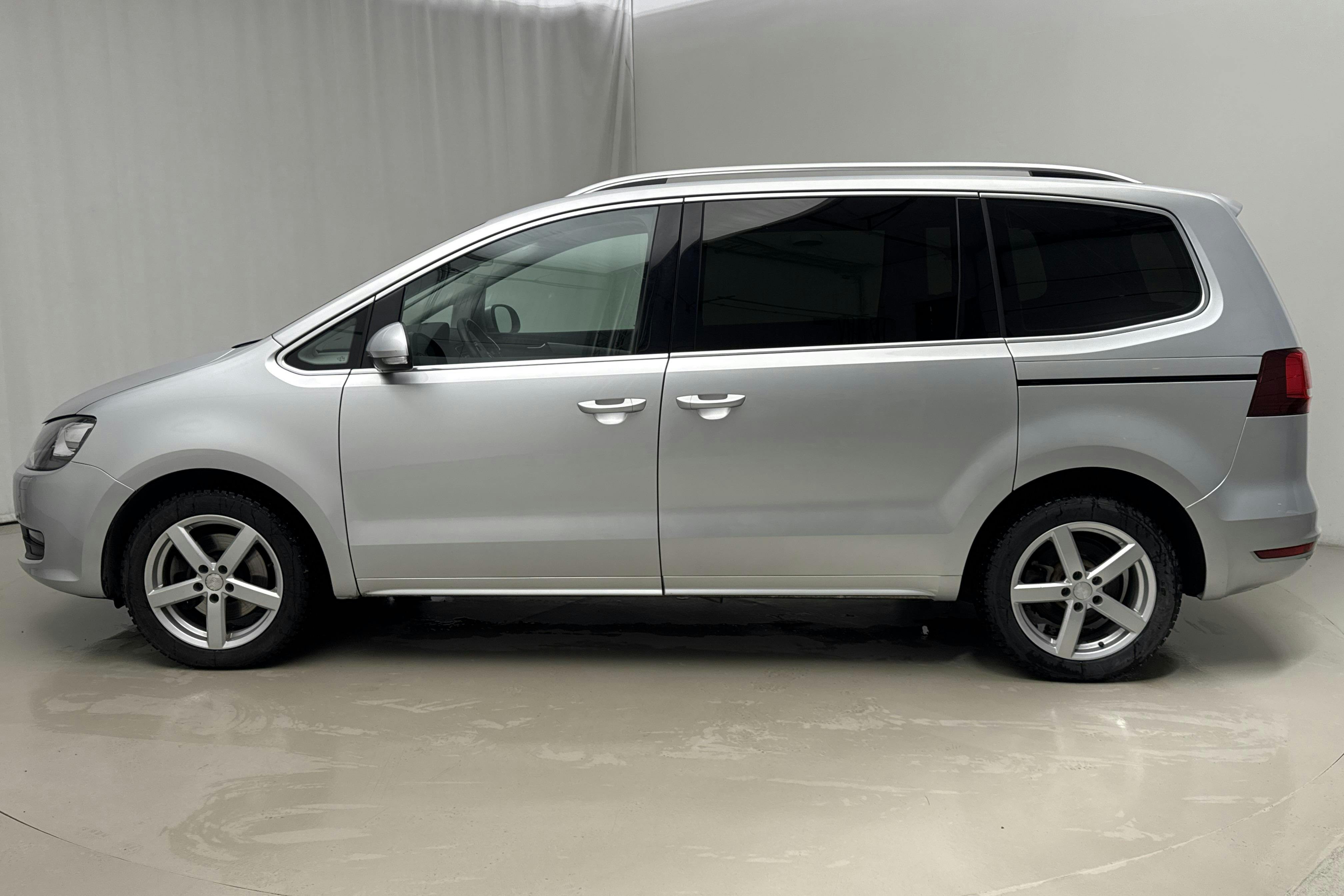 Presentation photo 2 of 19: VW Sharan 1.4 TSI (150hk) - 24 410 km - Automatic - silver - 2021