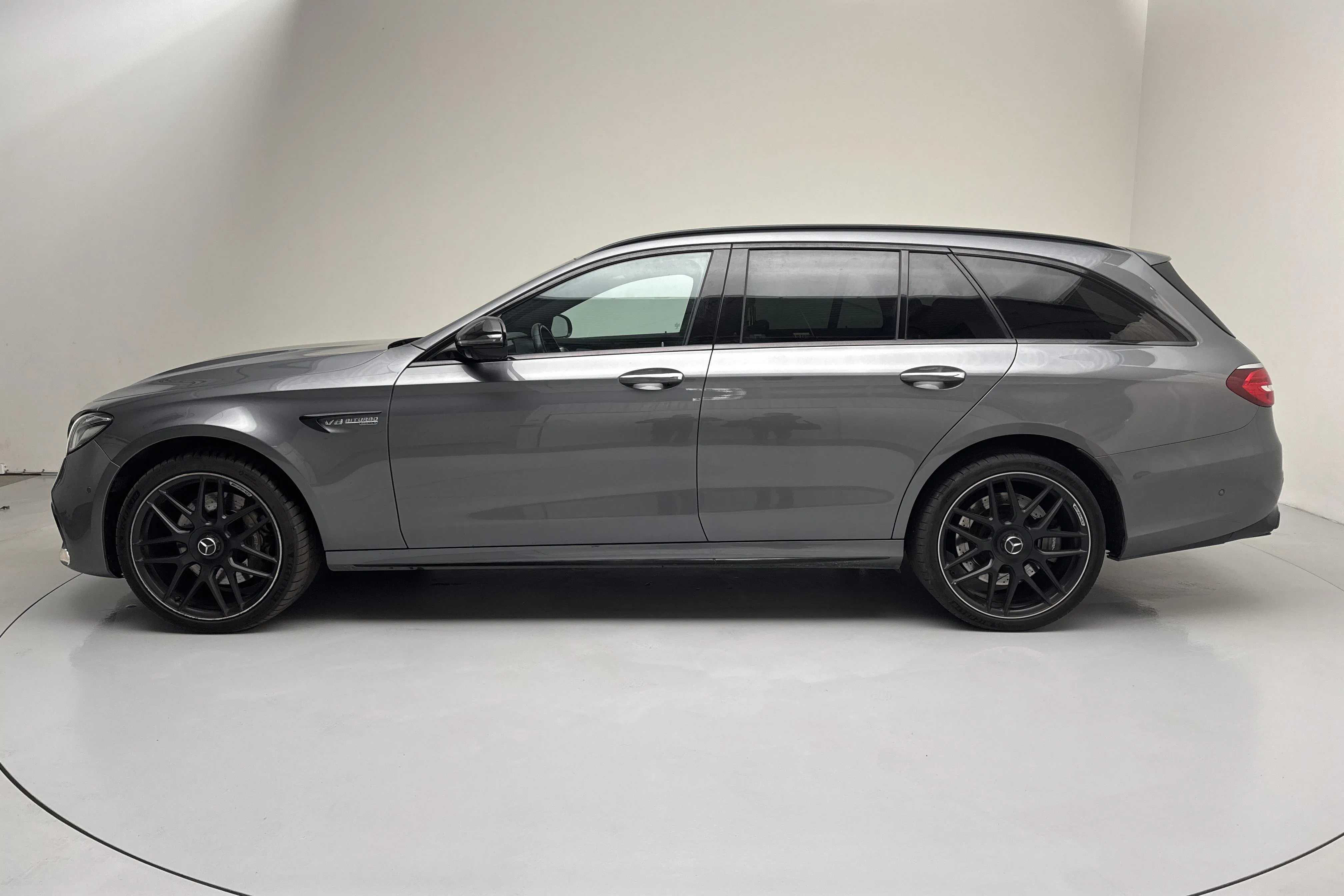 Presentation photo 2 of 18: Mercedes E 63 AMG 4MATIC Kombi S213 (571hk) - 135 200 km - Automatic - Dark Grey - 2019