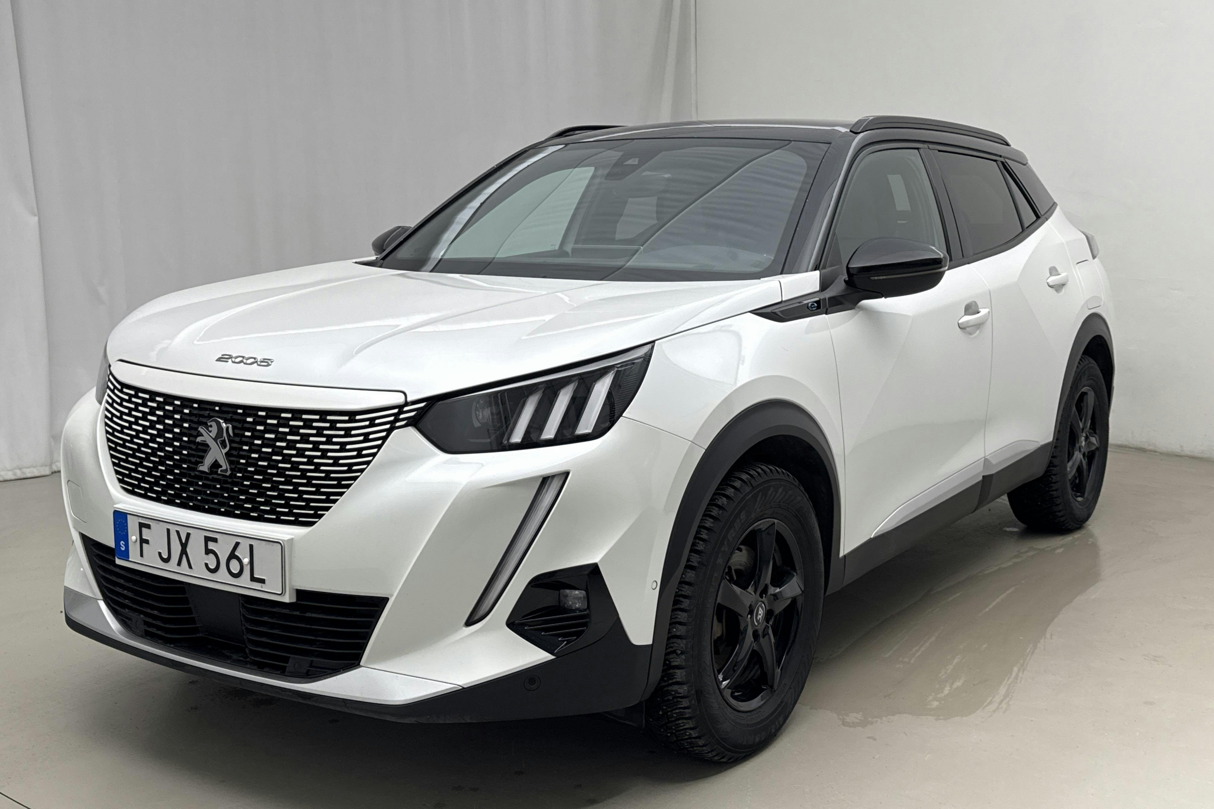 Presentation photo 1 of 21: Peugeot e-2008 50kWh (136hk) - 88 690 km - Automatic - white - 2021