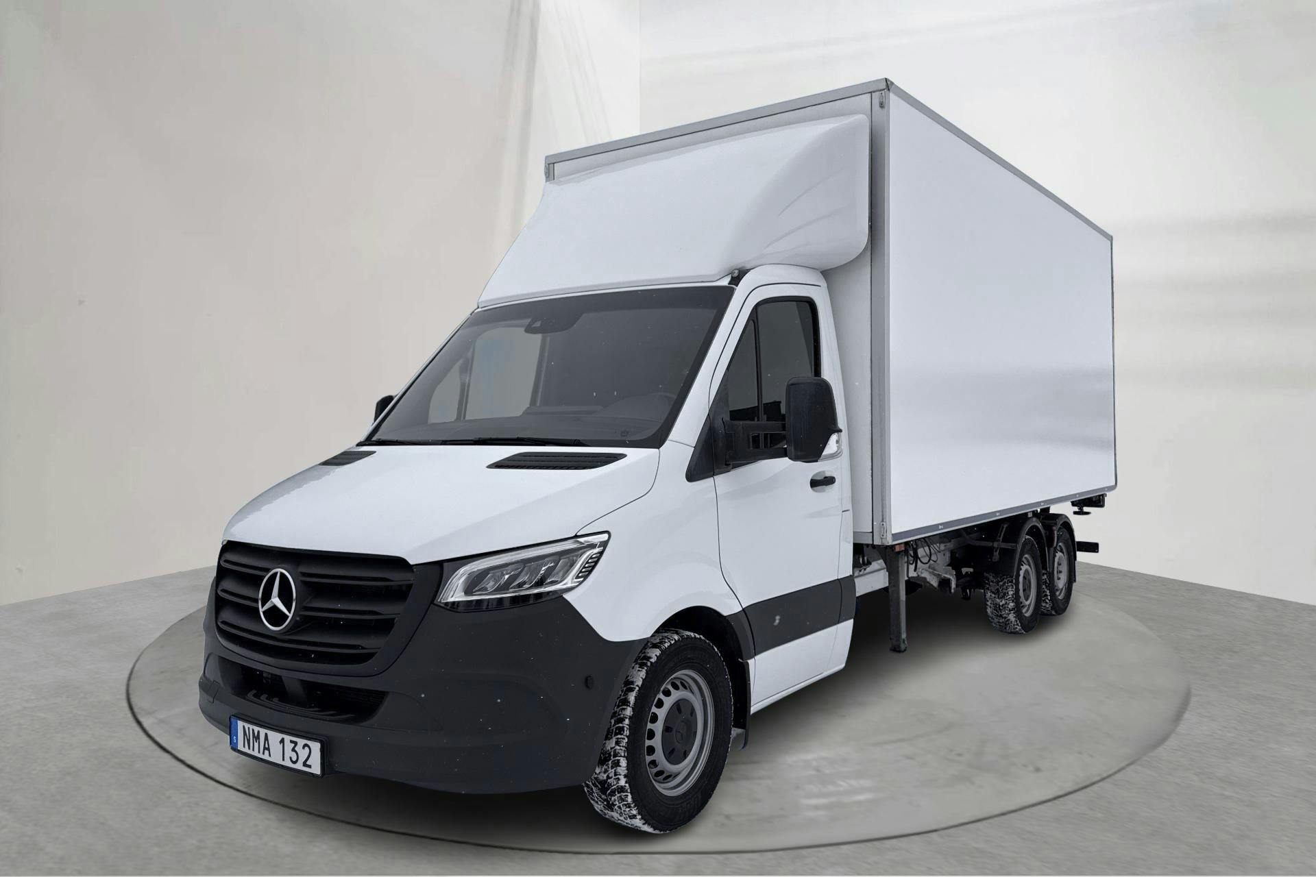 Presentationsfoto 1 av 26: Mercedes Sprinter 319 CDI Chassi Vändskiva RWD (190hk) - 49 500 km - Automat - vit - 2023