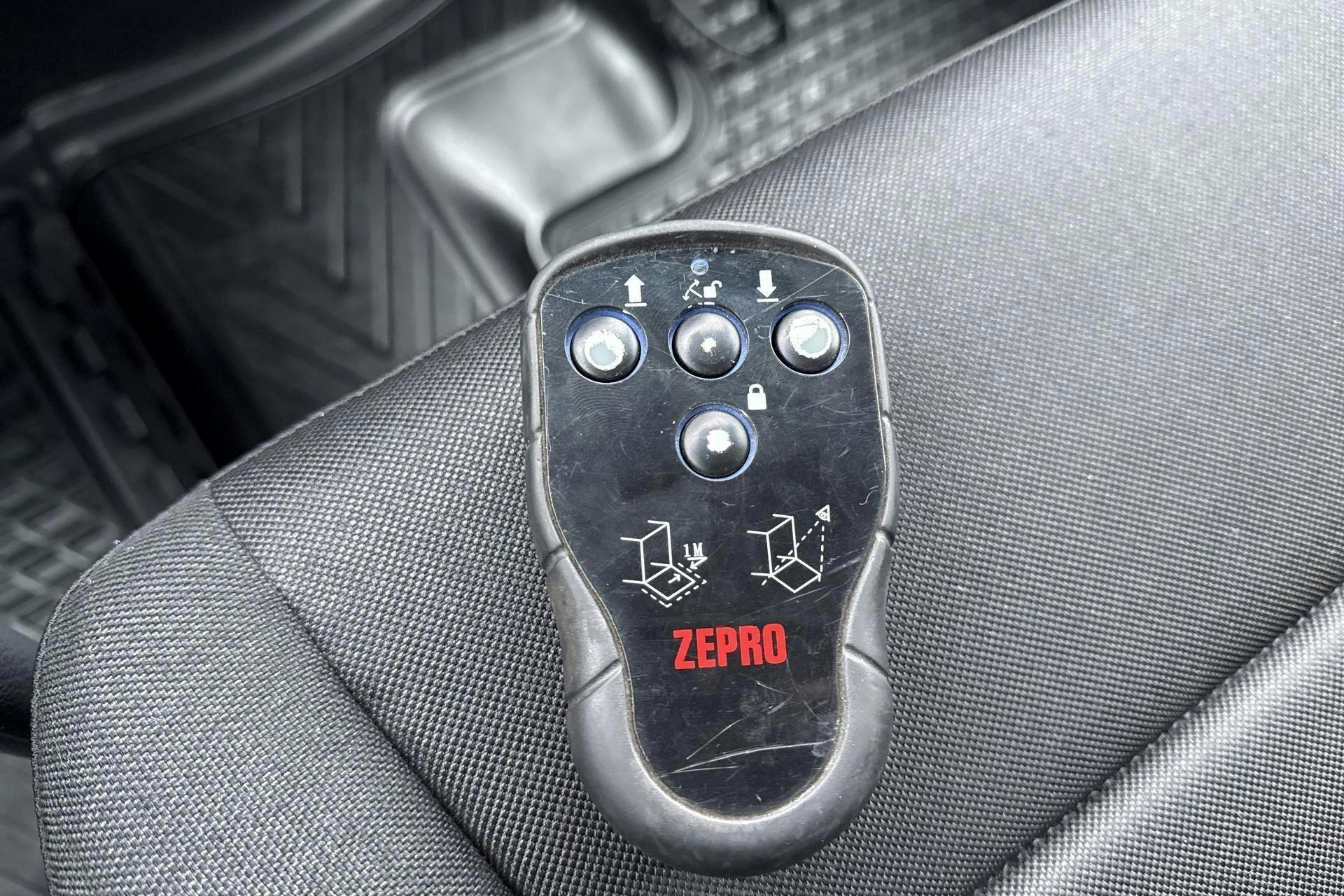 Presentationsfoto 26 av 26: Mercedes Sprinter 319 CDI Chassi Vändskiva RWD (190hk) - 49 500 km - Automat - vit - 2023