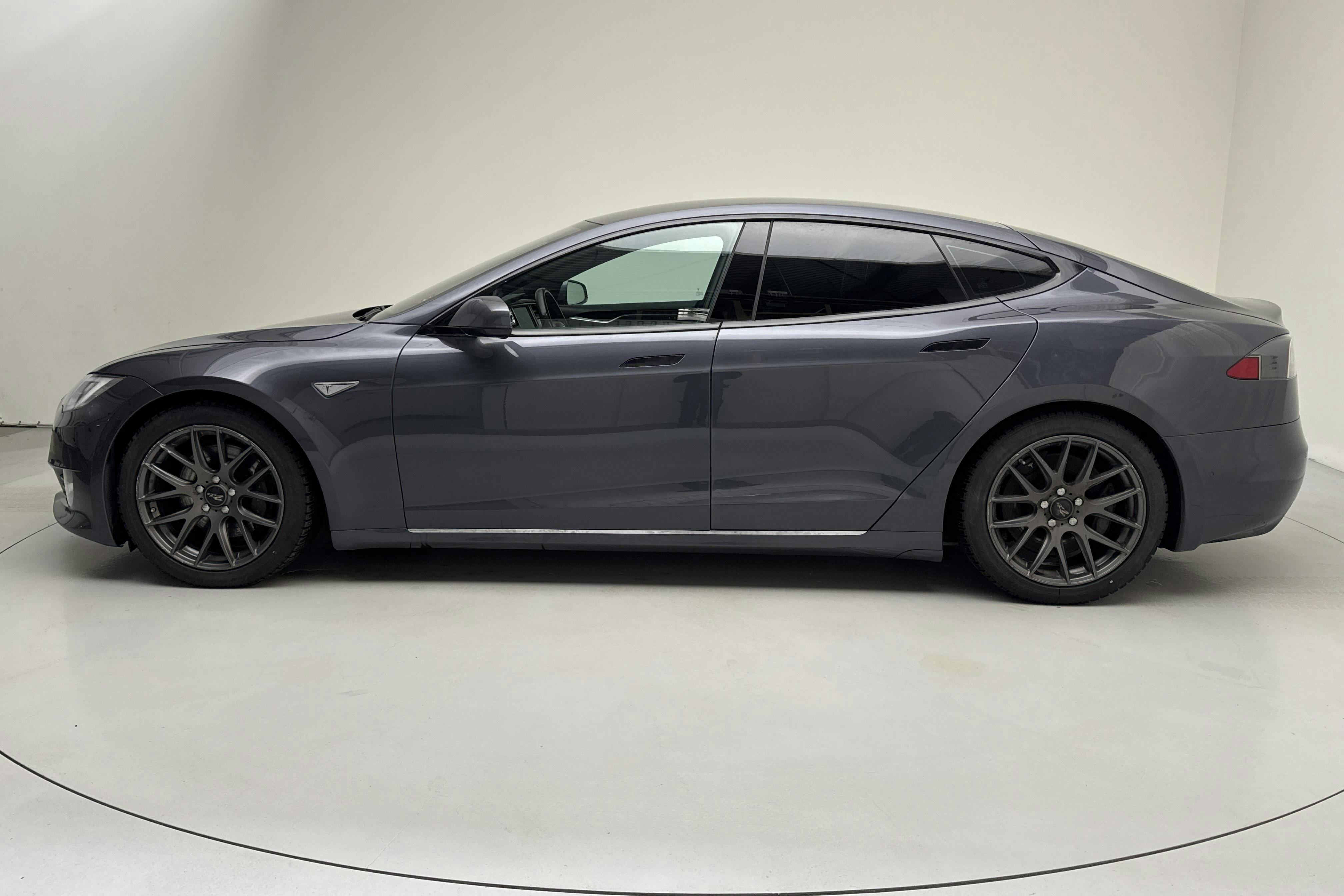 Presentation photo 2 of 17: Tesla Model S 75 - 175 600 km - Automatic - Dark Grey - 2016