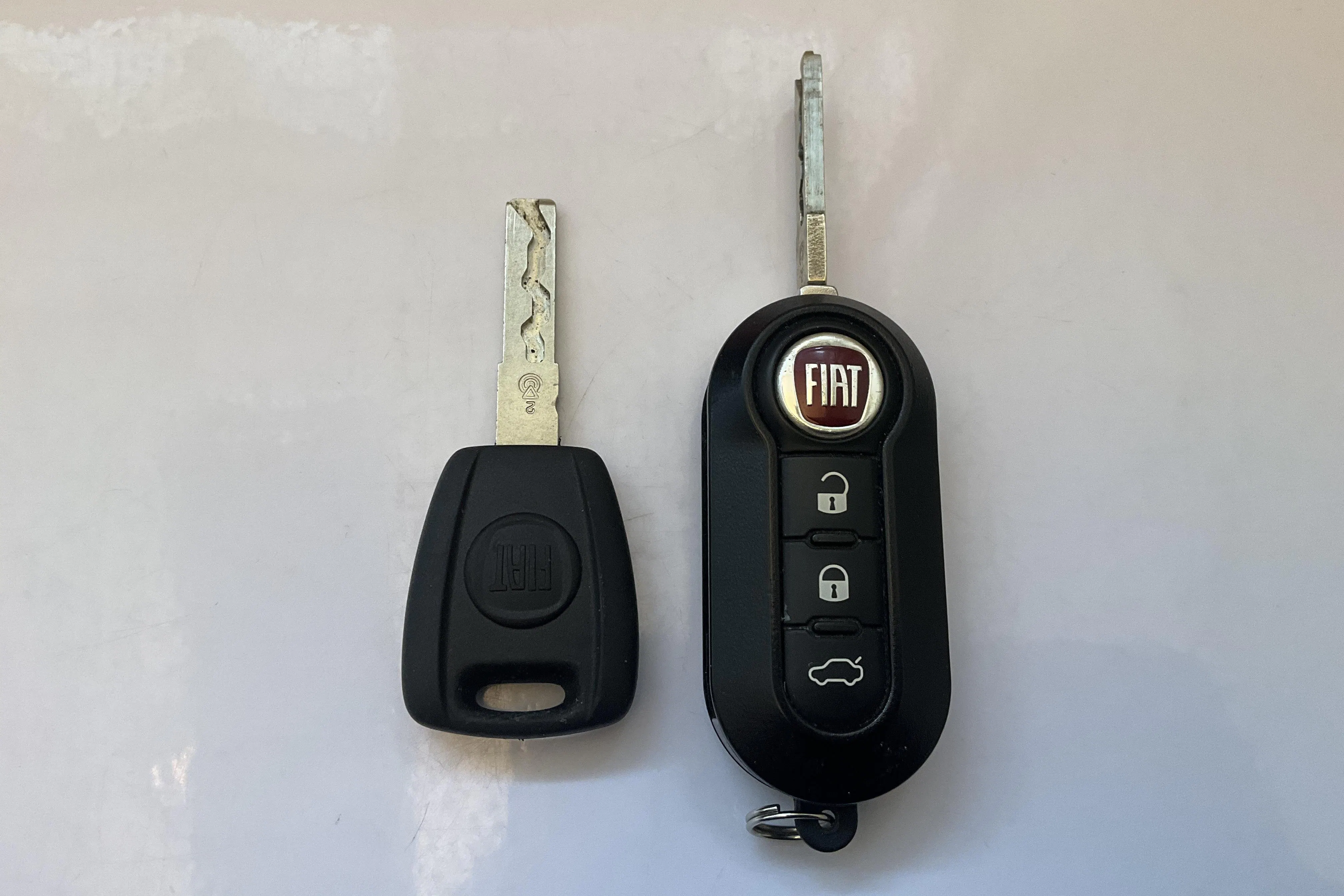 Presentationsfoto 14 av 14: Fiat 500 Hybrid (70hk) - 2 563 mil - Manuell - blå - 2022