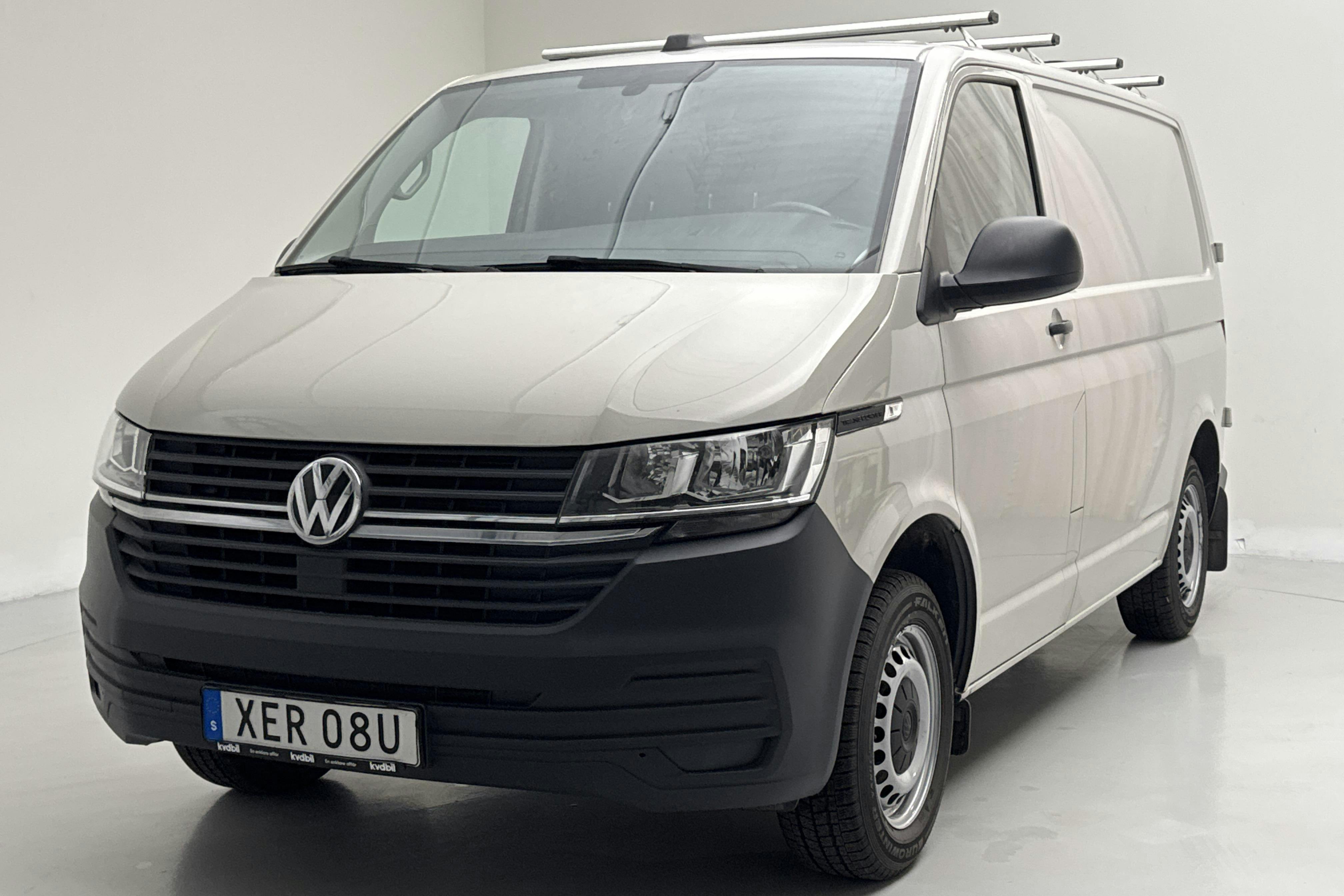 Presentationsfoto 1 av 16: VW Transporter T6.1 Skåp TDI (90hk) - 8 498 mil - Manuell - grön - 2020