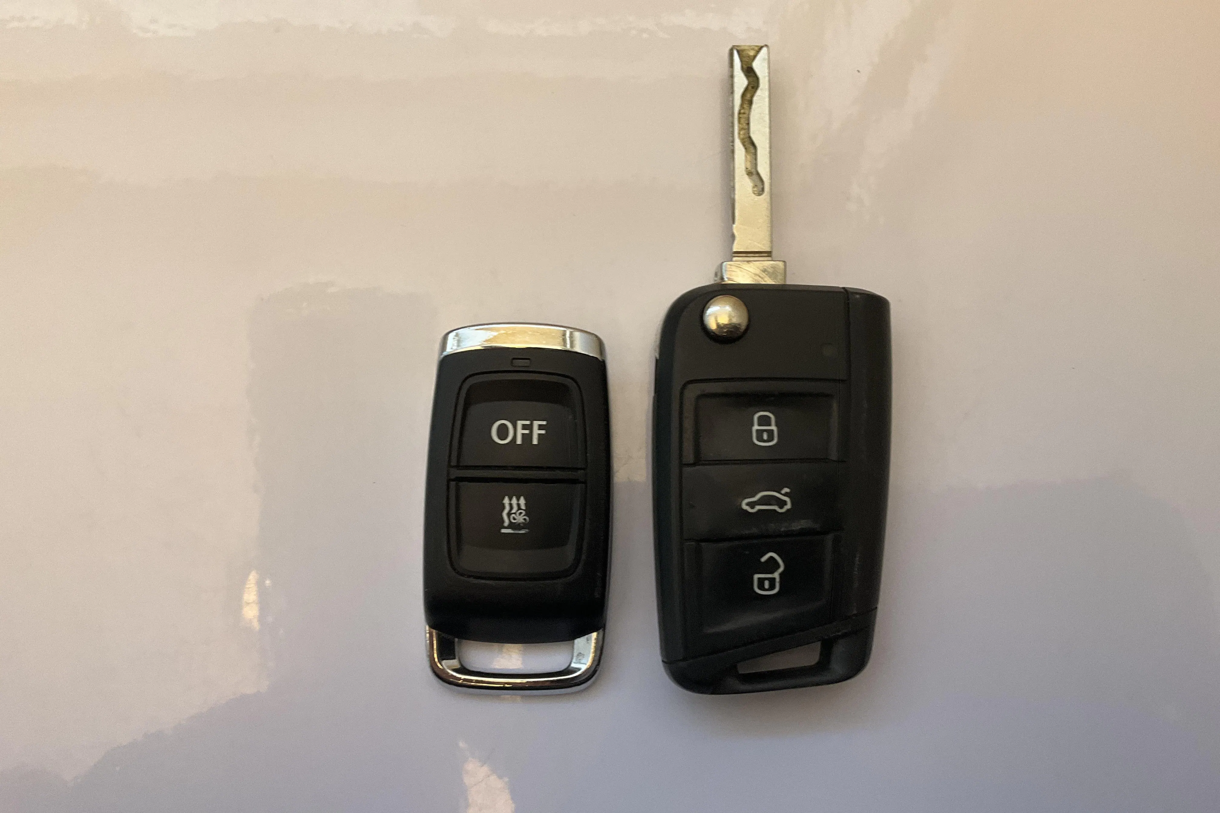 Presentation photo 14 of 14: Skoda Karoq 2.0 TDI 4X4 (150hk) - 91 210 km - Automatic - white - 2020