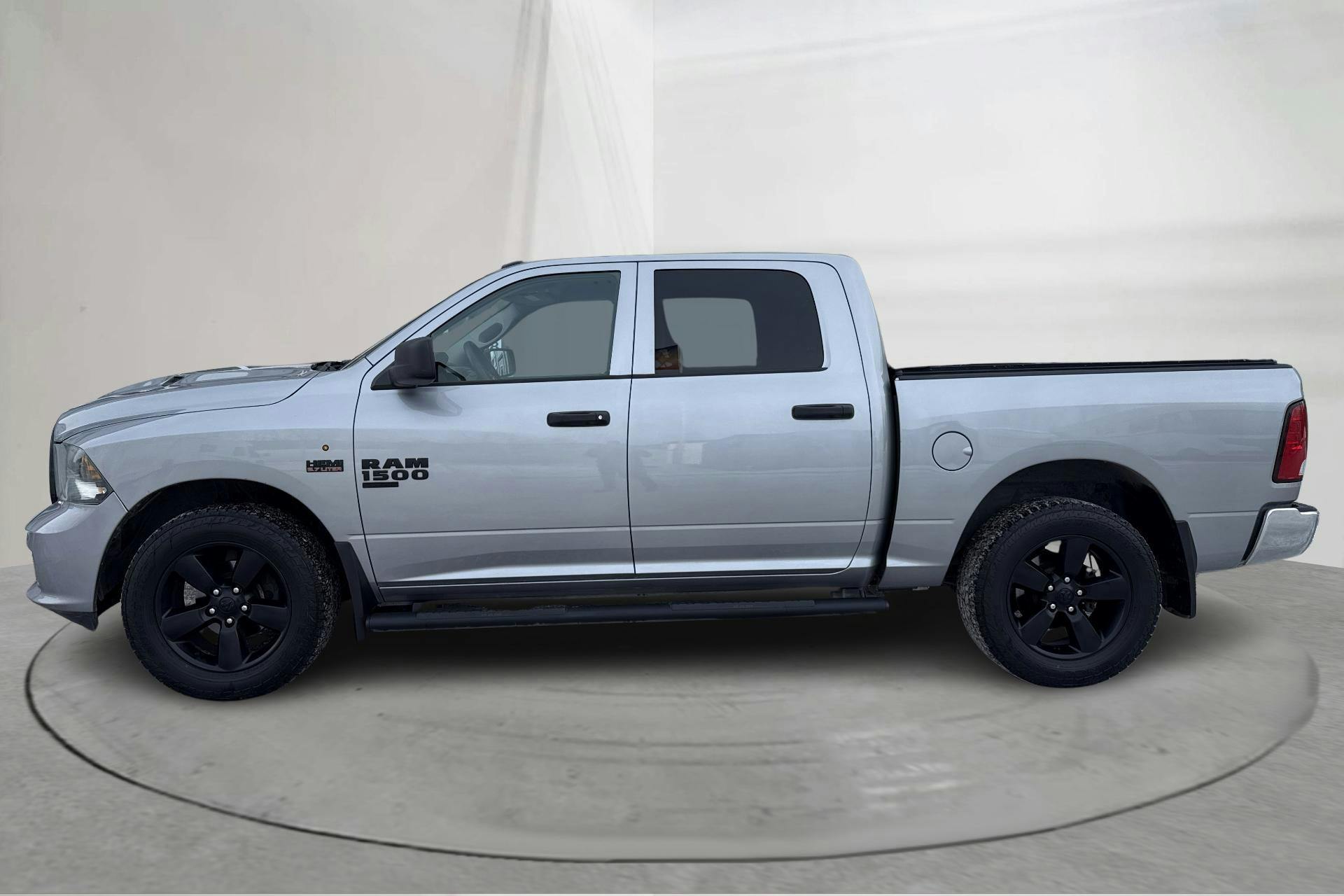 Presentation photo 2 of 17: RAM 1500 CLASSIC TRADESMAN RAM 1500 5.7 (395hk) - 108 850 km - Automatic - silver - 2021