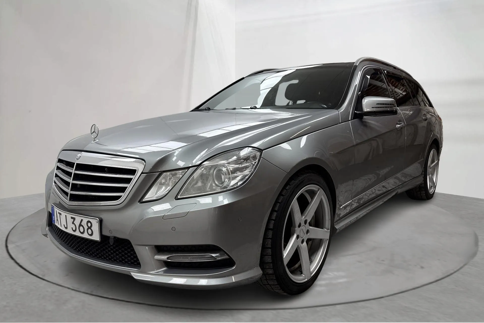 Presentation photo 1 of 18: Mercedes E 350 CDI Kombi 4Matic S212 (265hk) - 344 710 km - Automatic - silver - 2013