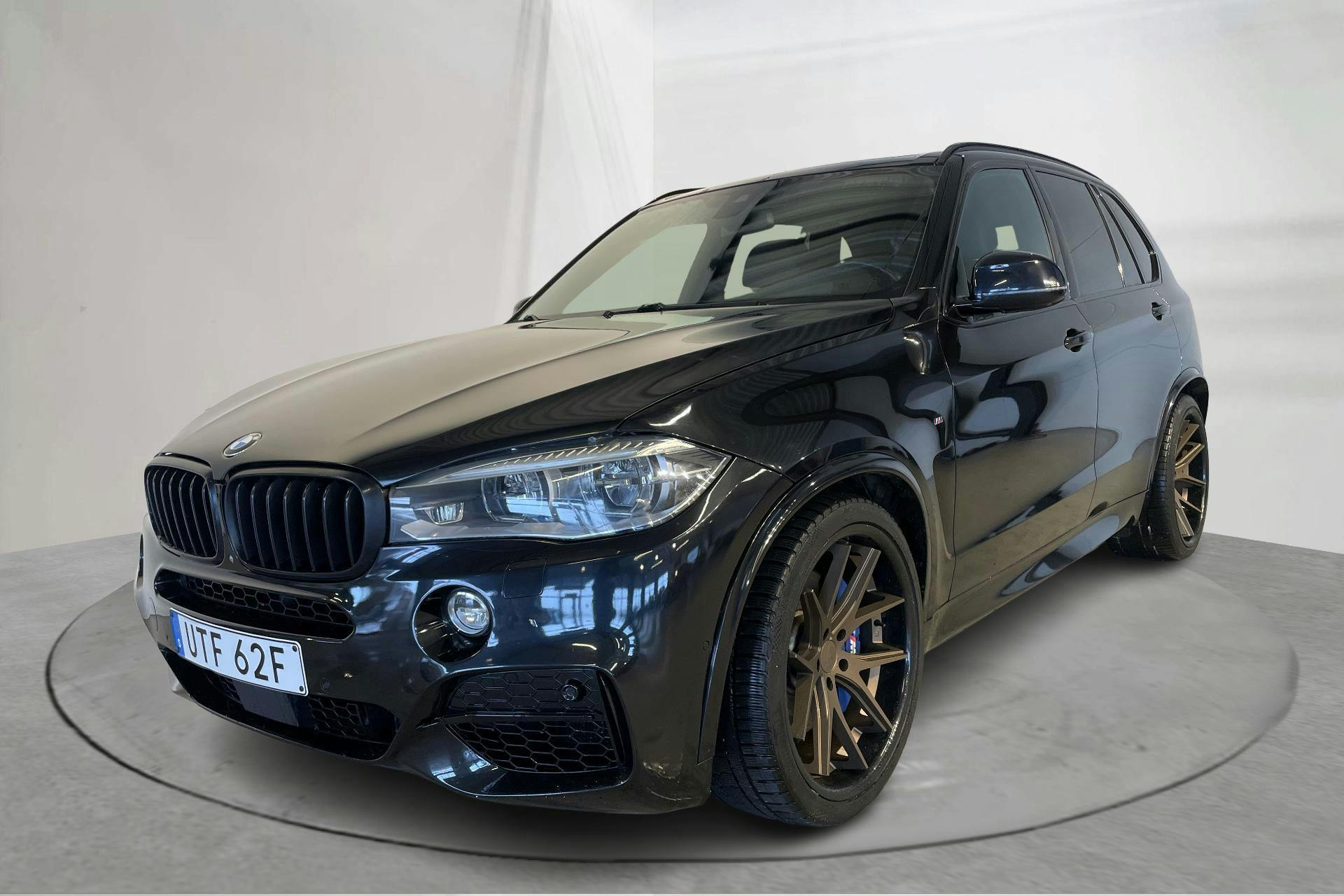Presentationsfoto 1 av 18: BMW X5 M50d, F15 (381hk) - 14 358 mil - Automat - svart - 2014