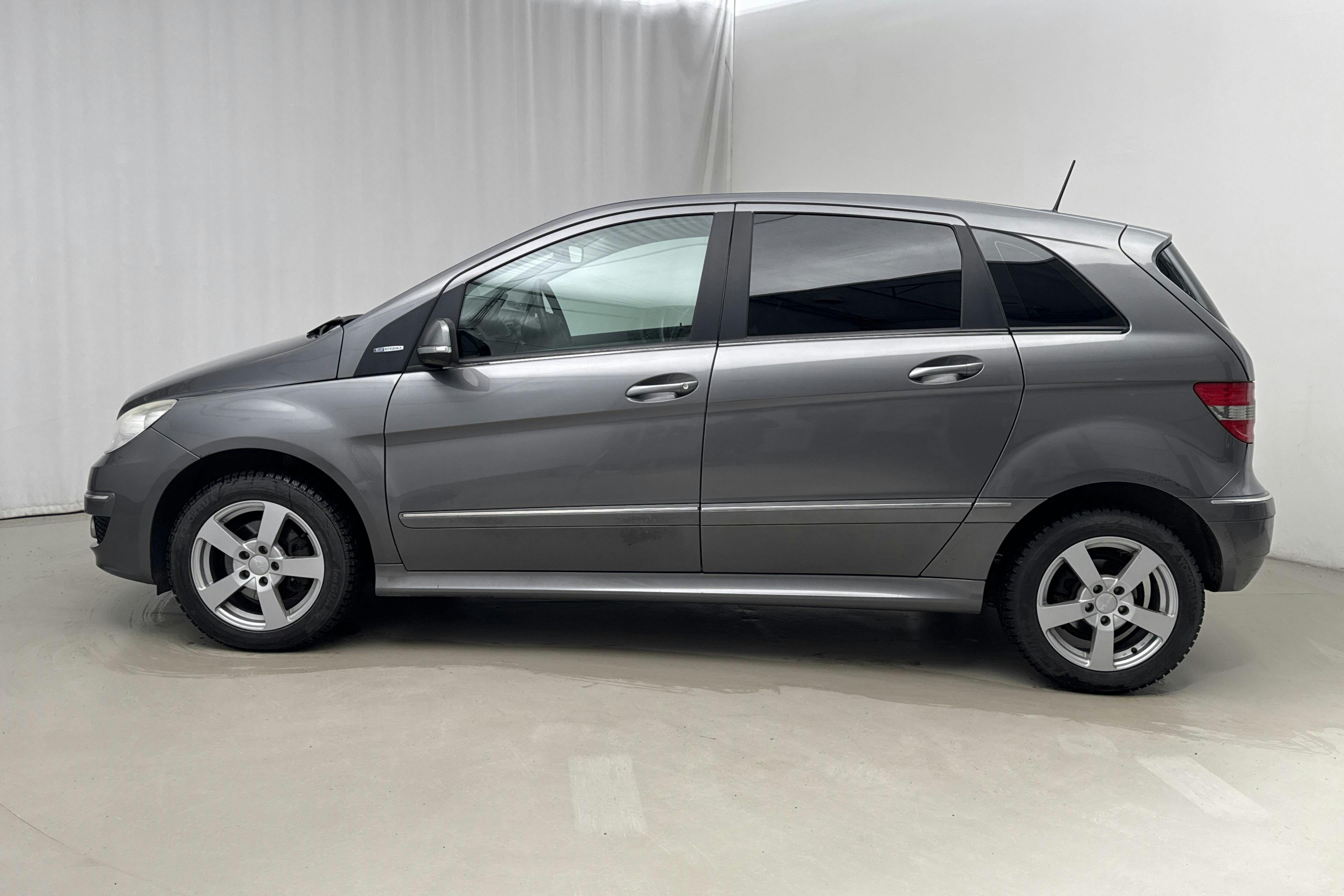 Presentation photo 2 of 13: Mercedes B 170 NGT (116hk) - 121 550 km - Automatic - silver - 2009