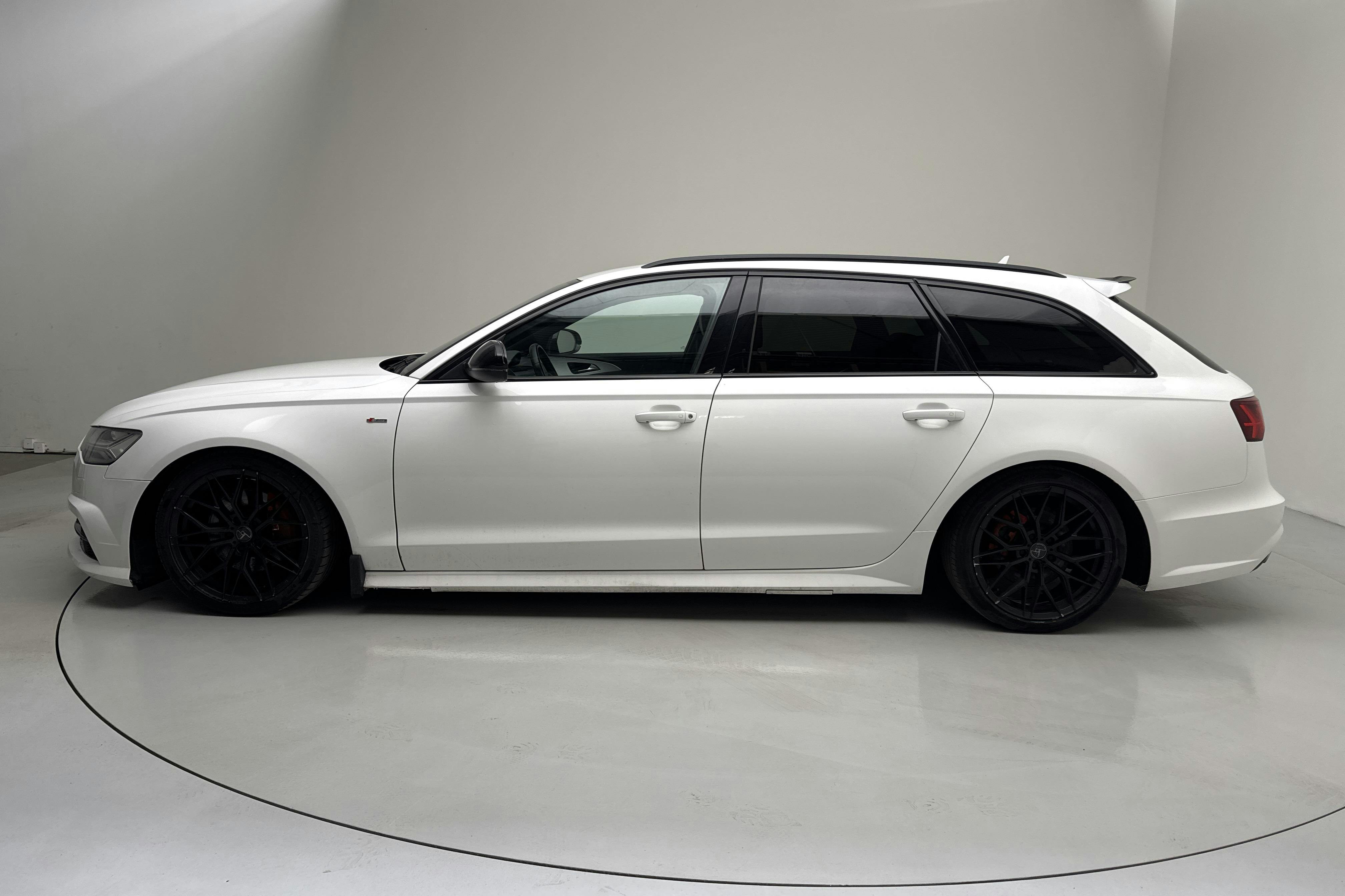 Presentation photo 2 of 12: Audi A6 2.0 TDI Avant quattro (190hk) - 292 790 km - Automatic - white - 2017