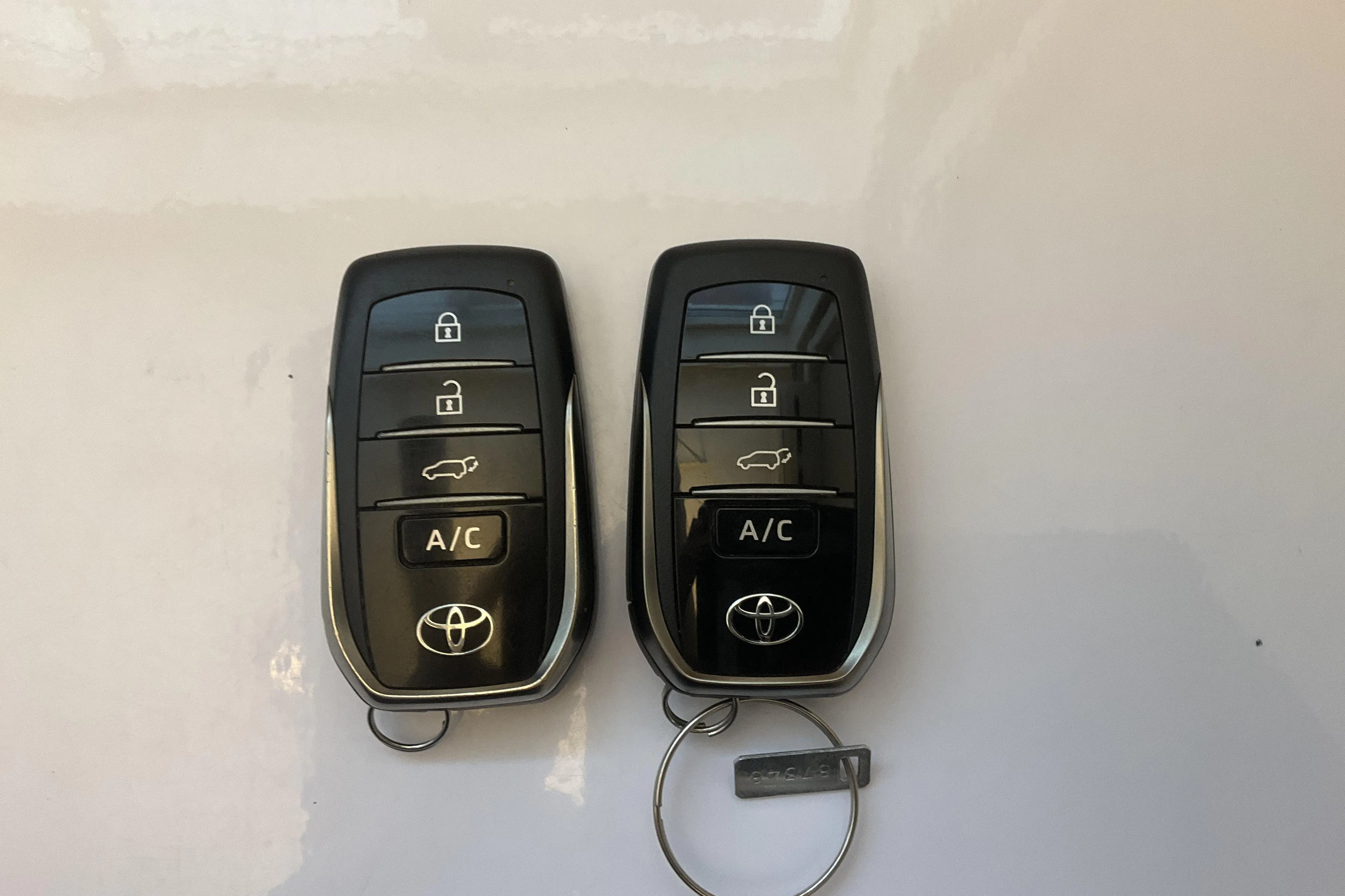 Presentation photo 15 of 15: Toyota RAV4 2.5 Plug-in Hybrid AWD (306hk) - 176 970 km - Automatic - white - 2023