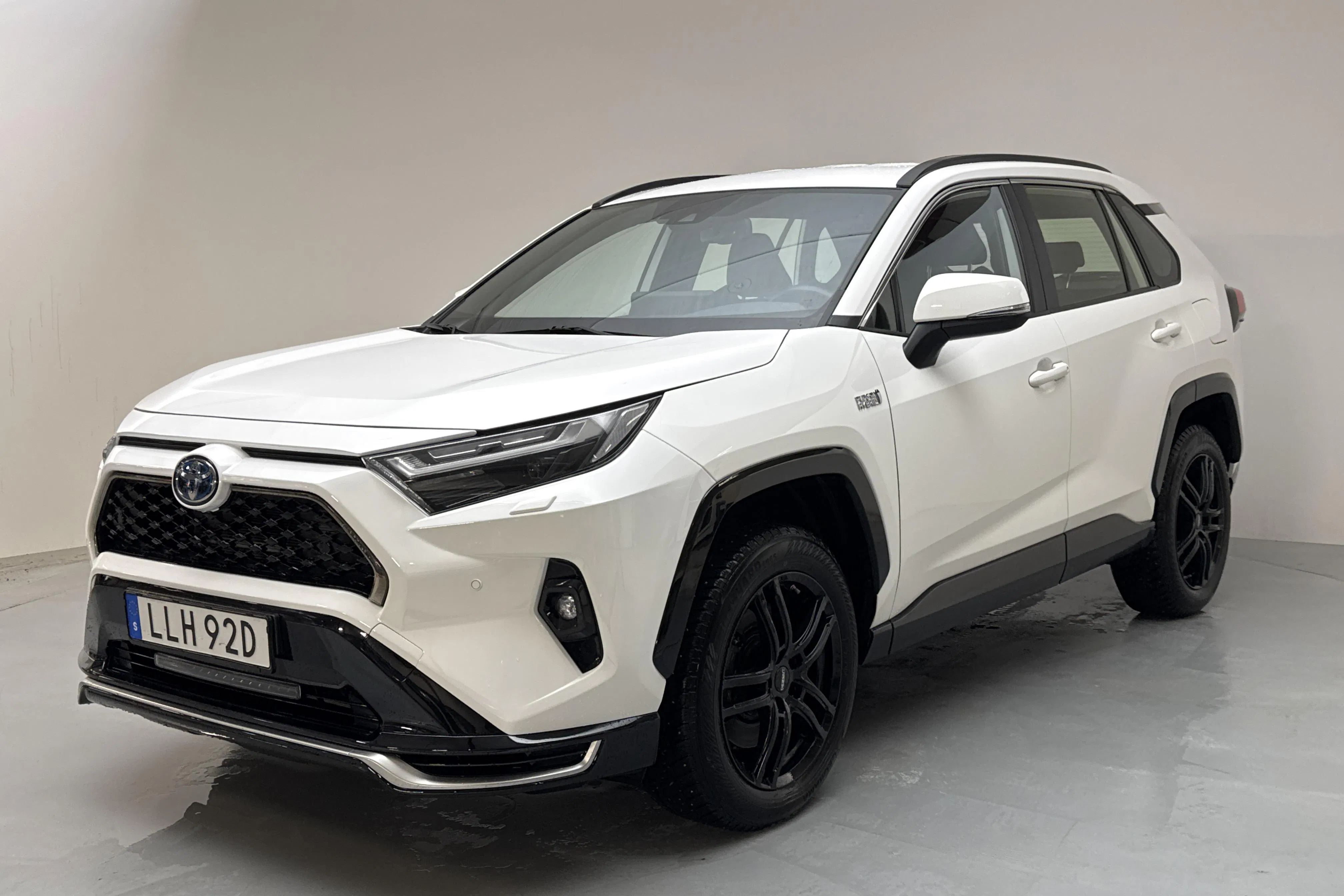 Presentation photo 1 of 15: Toyota RAV4 2.5 Plug-in Hybrid AWD (306hk) - 176 970 km - Automatic - white - 2023