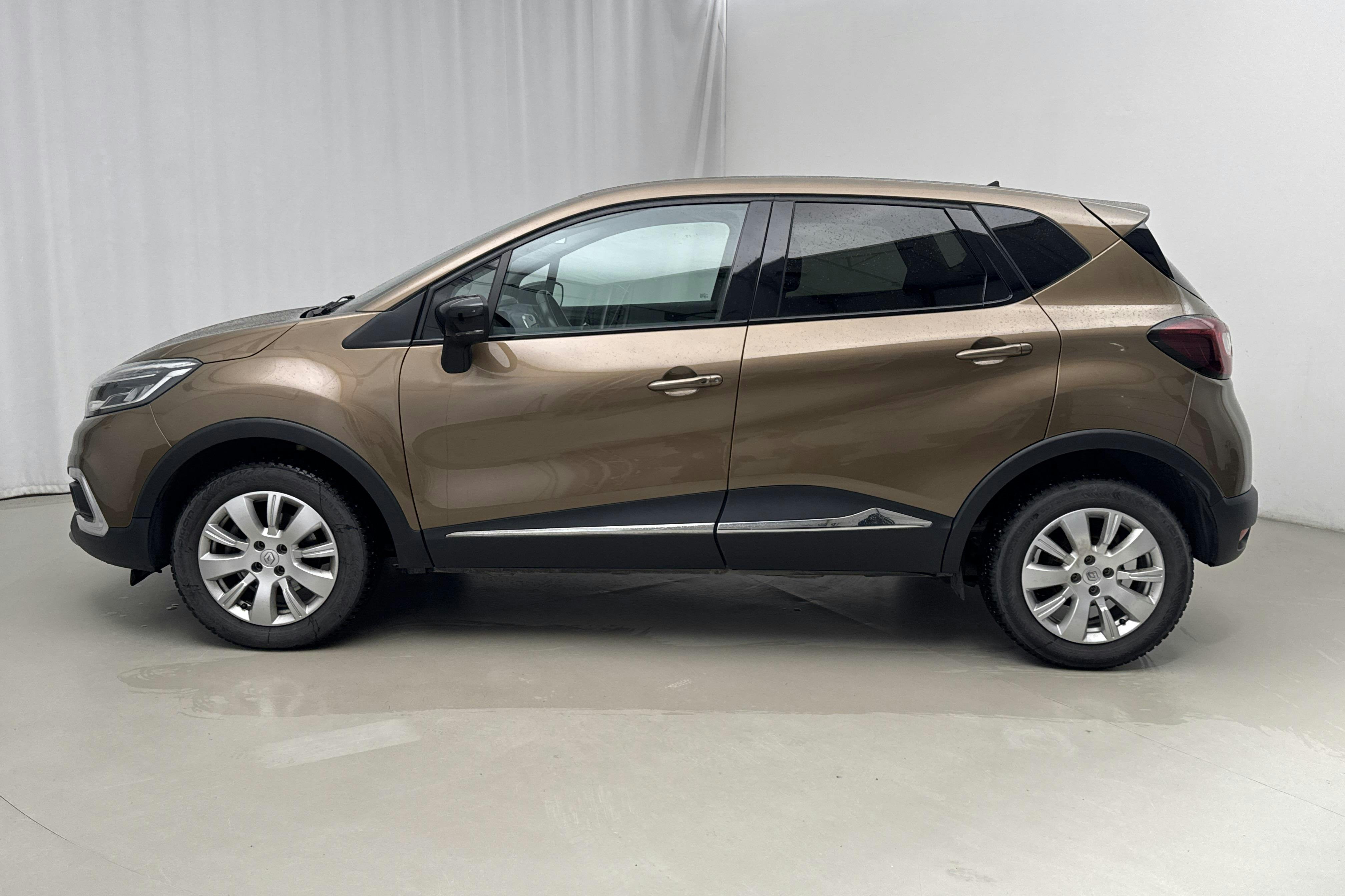 Presentationsfoto 2 av 18: Renault Captur 1.2 TCe (120hk) - 8 933 mil - Automat - brun - 2018