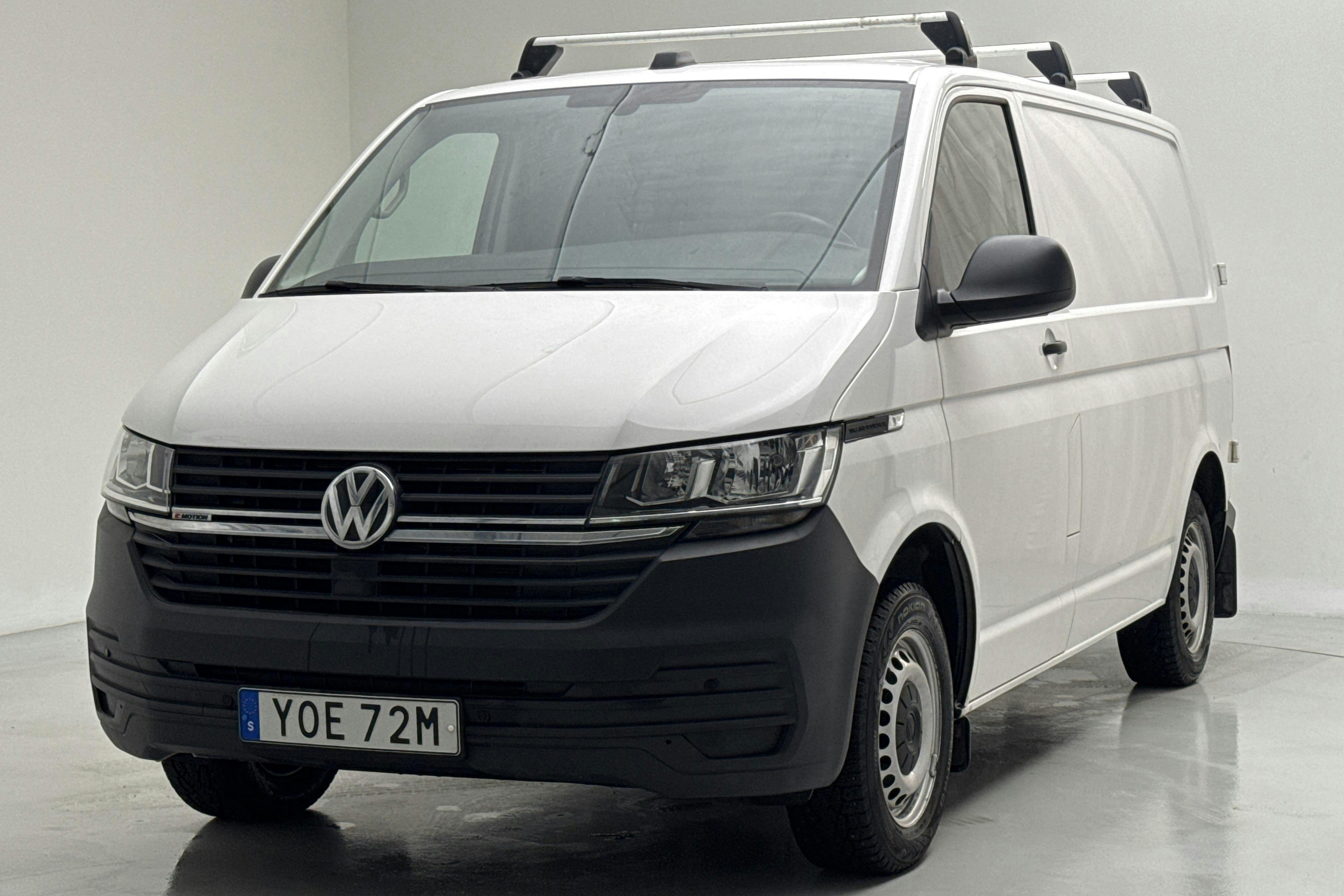 Presentationsfoto 1 av 16: VW Transporter T6.1 Skåp TDI 4MOTION (150hk) - 9 037 mil - Automat - vit - 2022