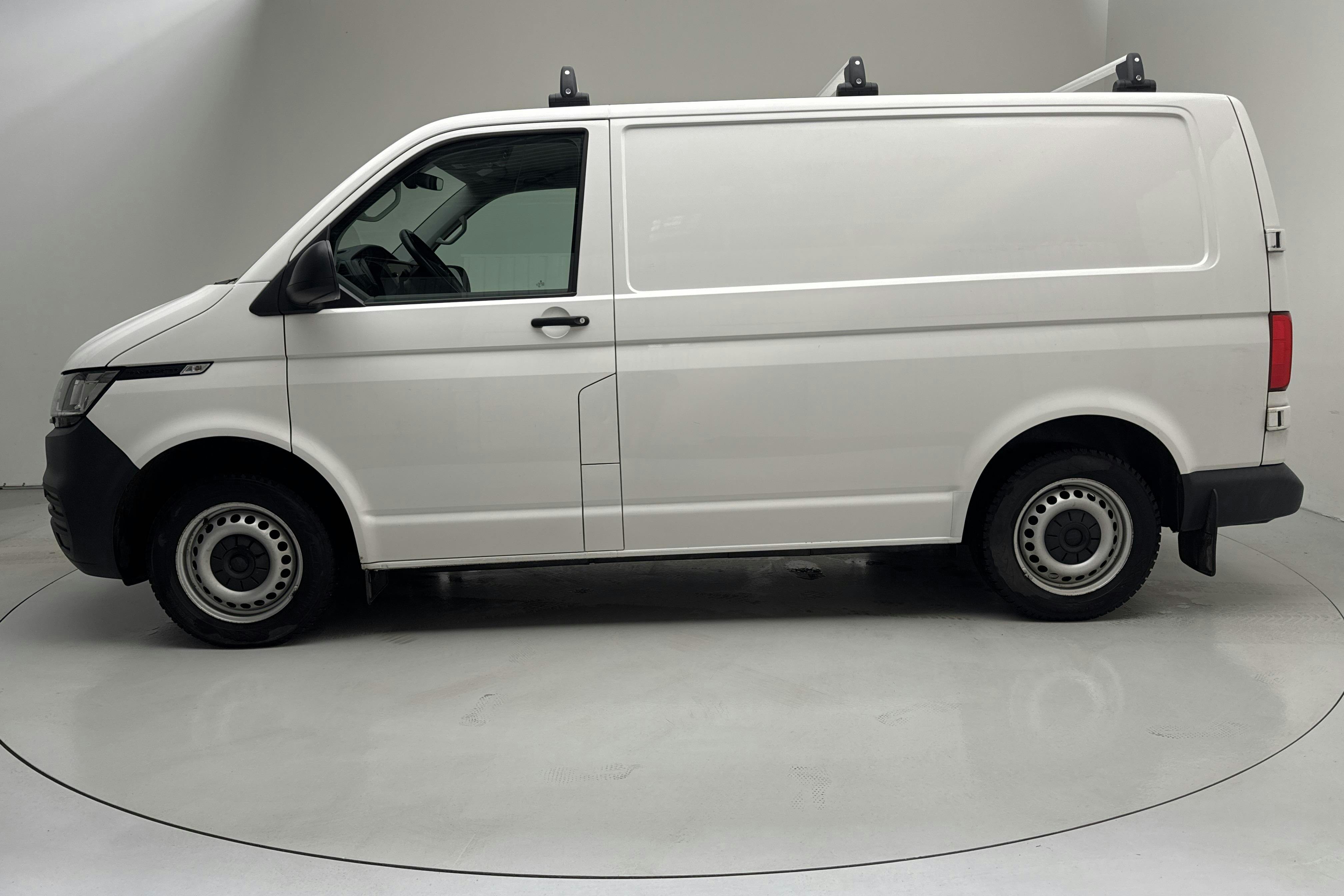 Presentationsfoto 2 av 16: VW Transporter T6.1 Skåp TDI 4MOTION (150hk) - 9 037 mil - Automat - vit - 2022
