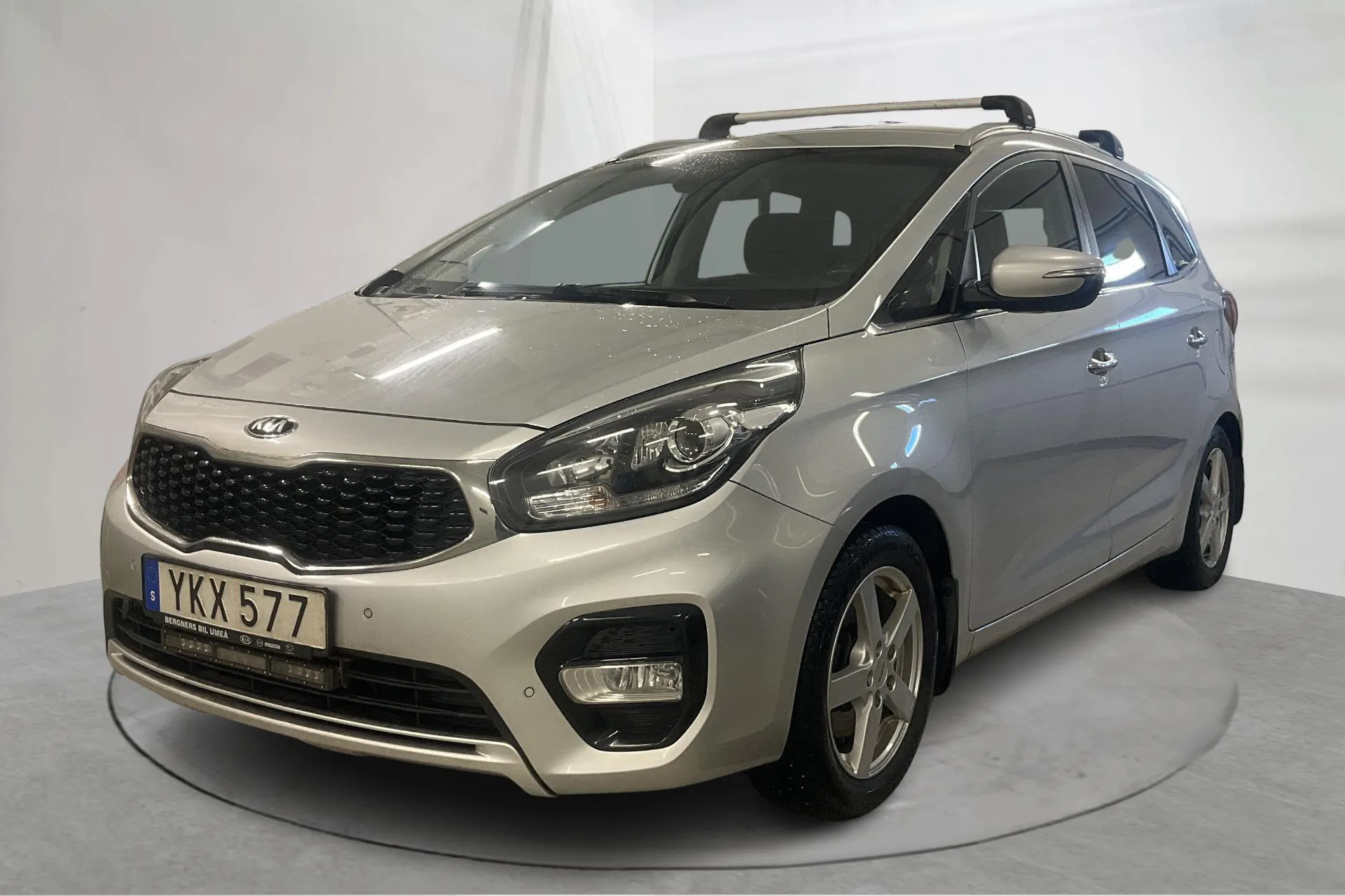 Presentationsfoto 1 av 21: KIA Carens 1.7 CRDi (136hk) - 11 865 mil - Automat - grå - 2017