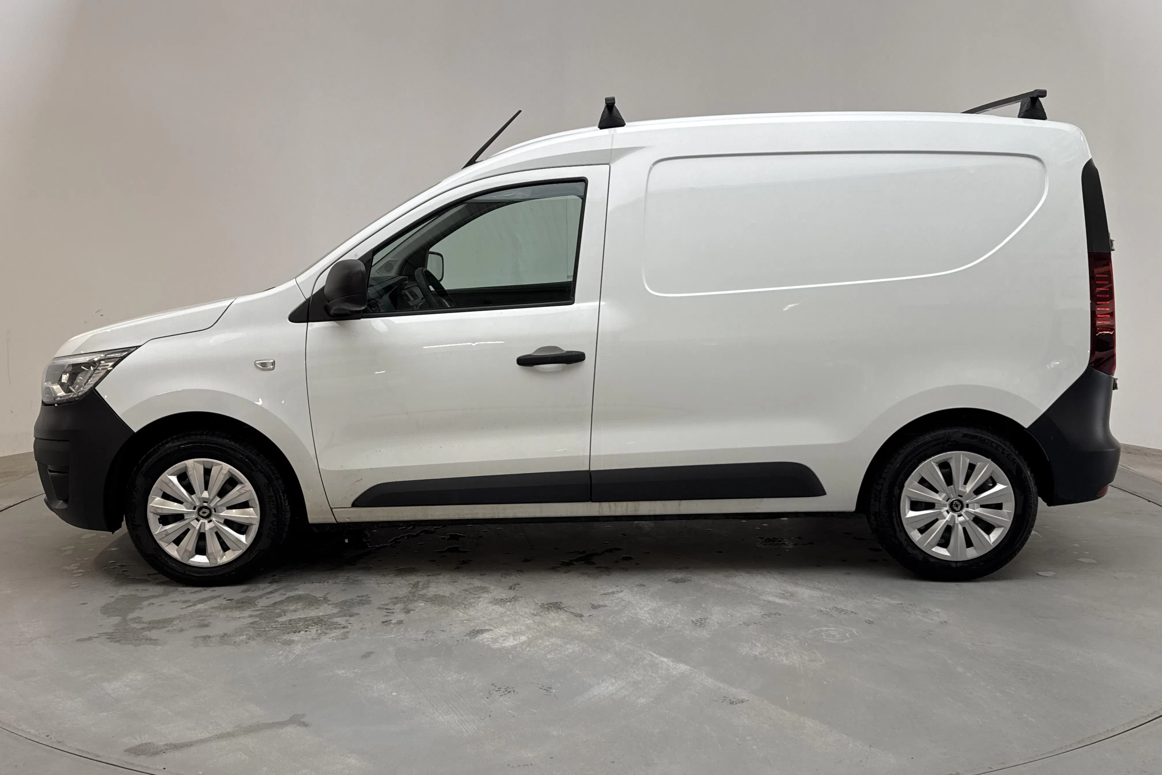Presentationsfoto 2 av 10: Renault Express 1.5 dCi Skåp (95hk) - 10 226 mil - Manuell - vit - 2022