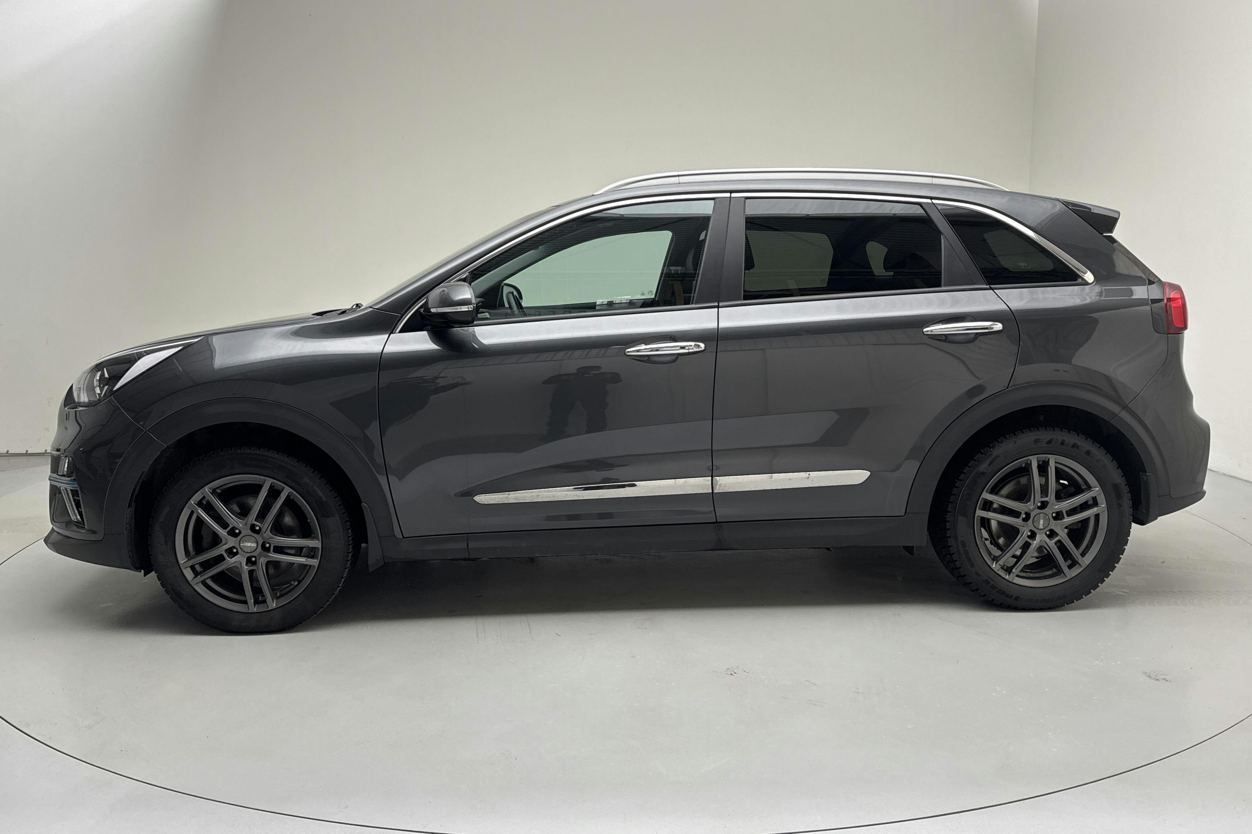 Presentation photo 2 of 17: KIA e-Niro 64kWh (204hk) - 139 680 km - Automatic - gray - 2021