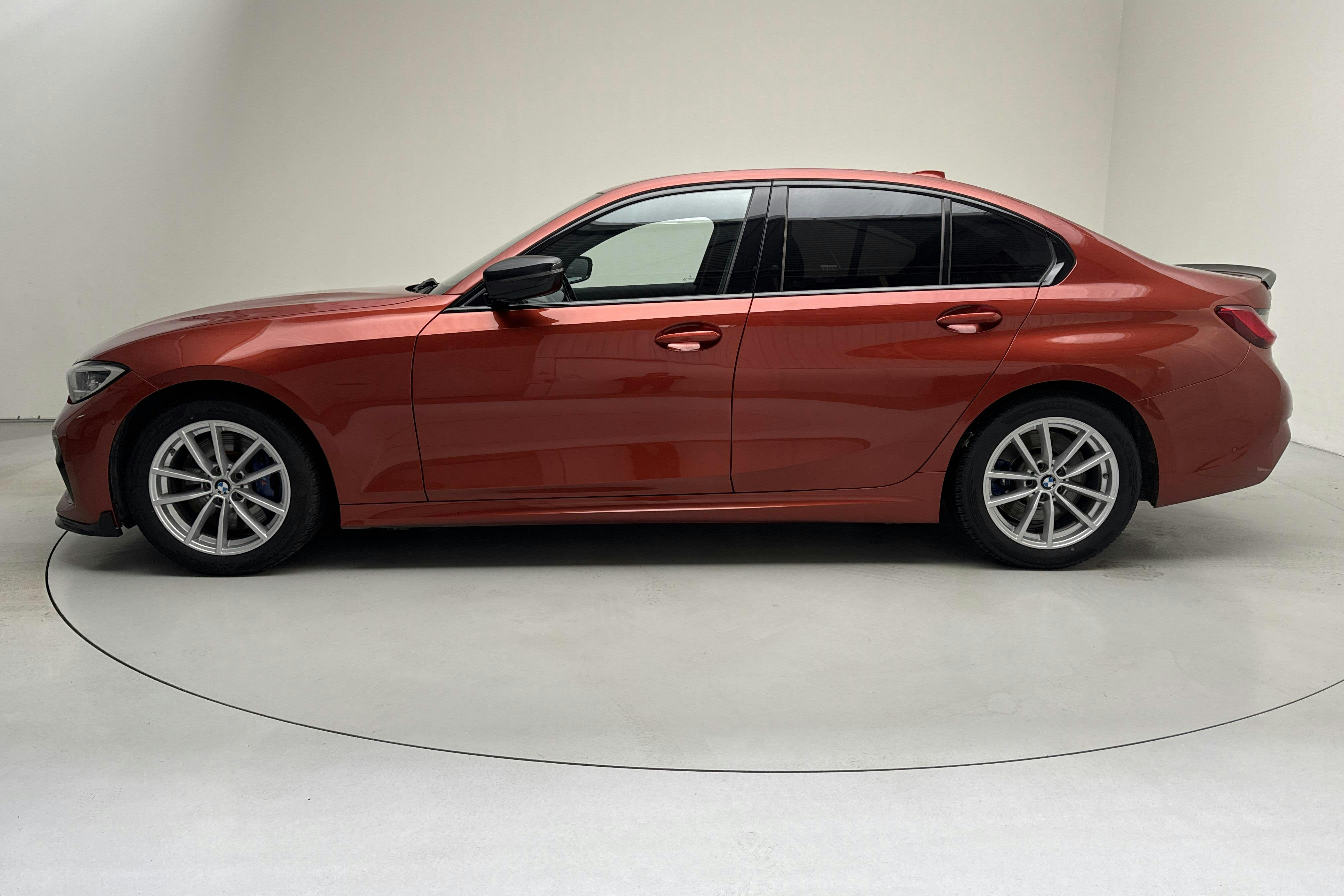 Presentation photo 2 of 16: BMW 330d Sedan, G20 (265hk) - 215 490 km - Automatic - orange - 2020