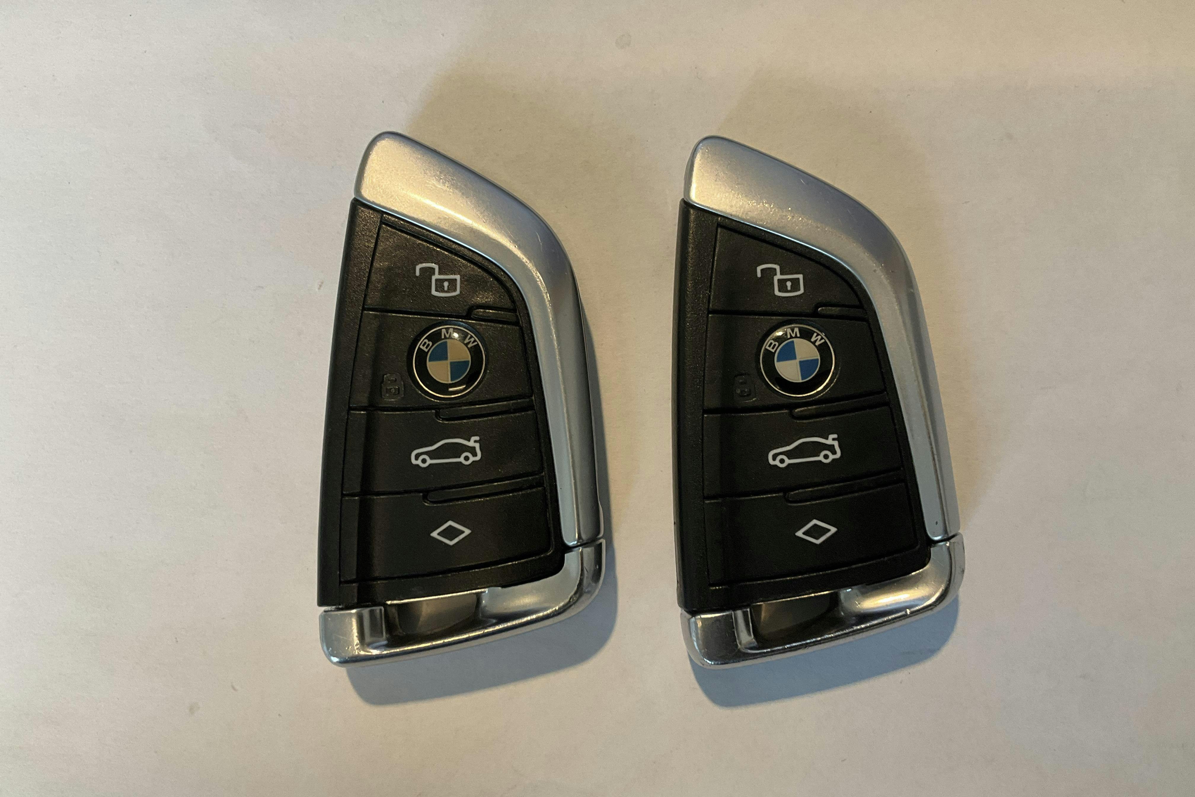 Presentation photo 16 of 16: BMW 330d Sedan, G20 (265hk) - 215 490 km - Automatic - orange - 2020