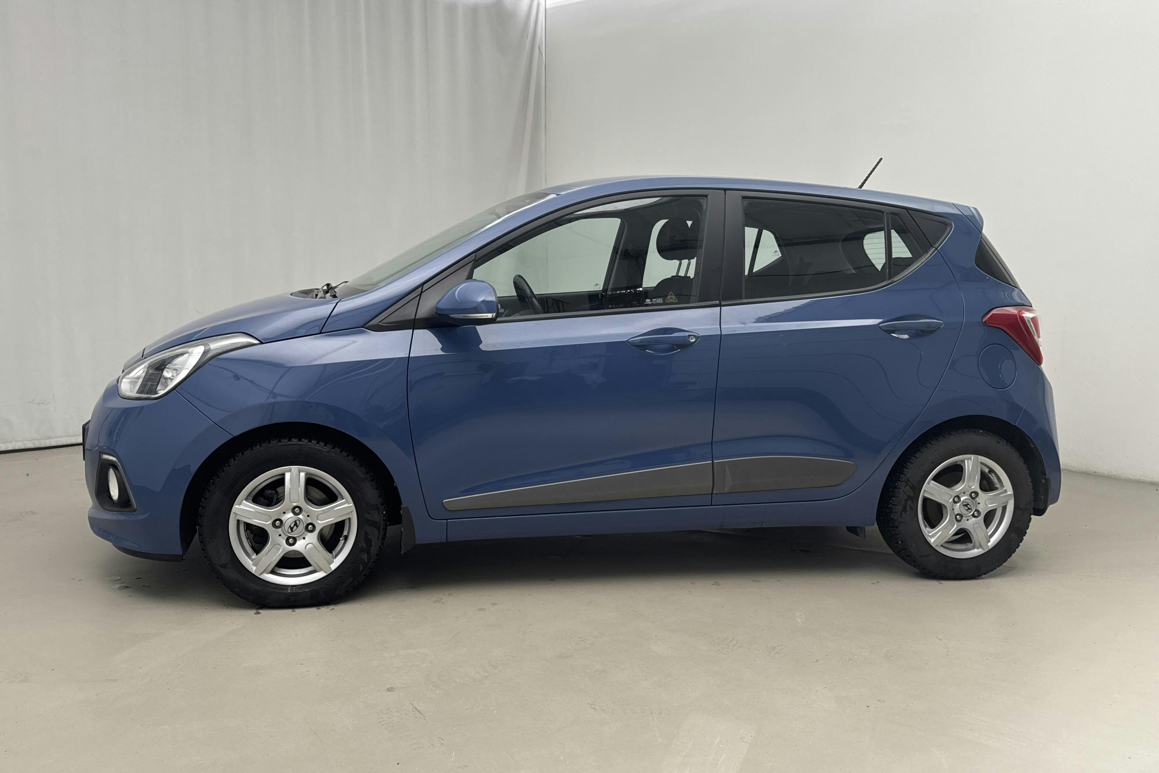 Presentationsfoto 2 av 17: Hyundai i10 1.2 (87hk) - 6 188 mil - Automat - Light Blue - 2016