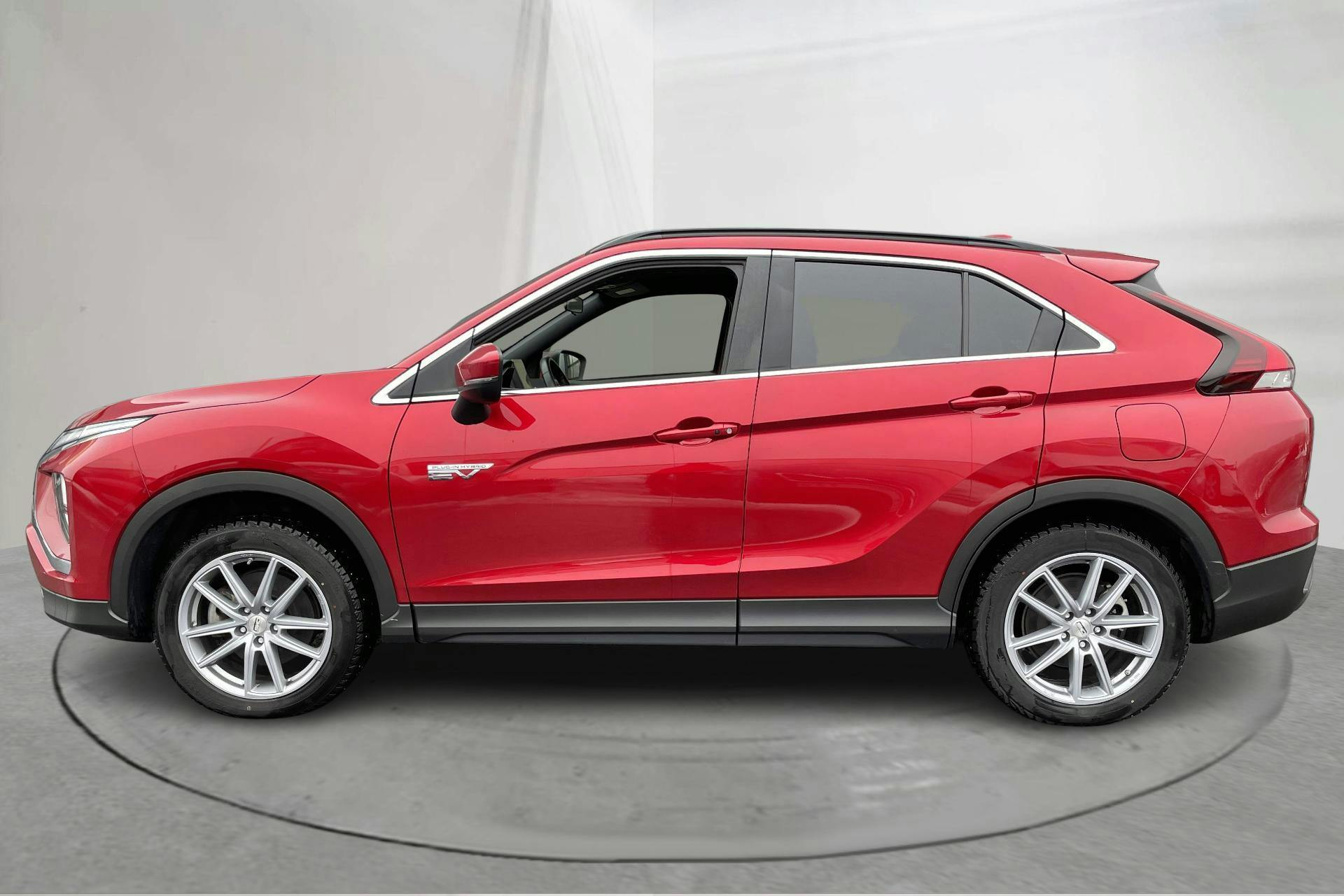 Presentationsfoto 2 av 18: Mitsubishi Eclipse Cross 2.4 PHEV 4WD (185hk) - 7 734 mil - Automat - röd - 2021