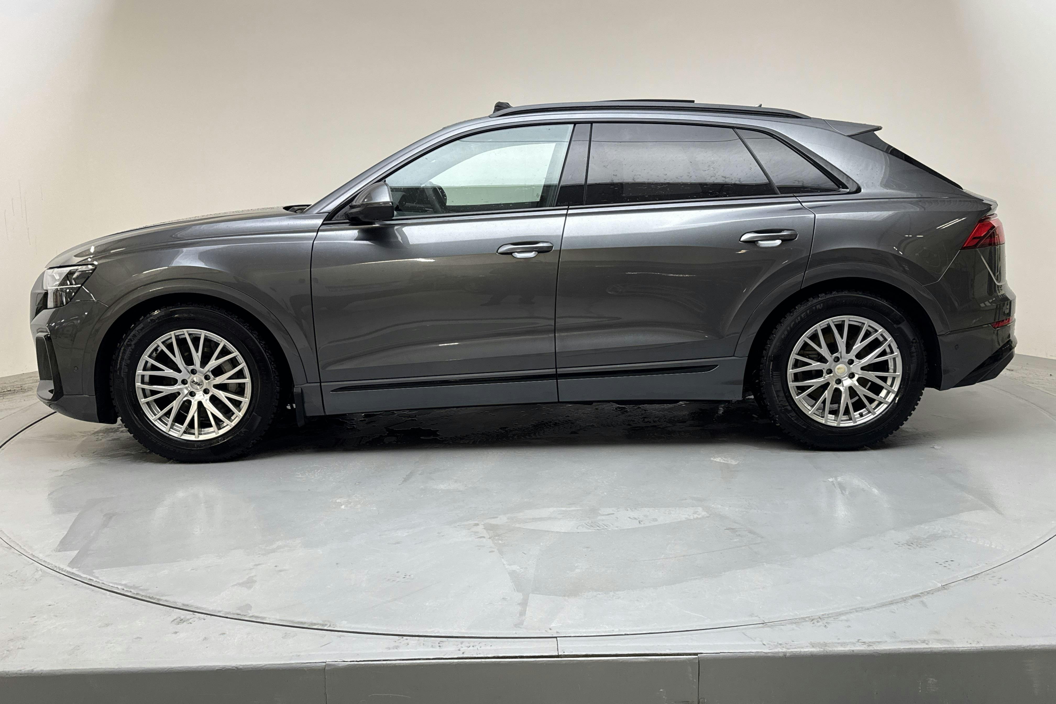 Presentation photo 2 of 32: Audi Q8 50 TDI quattro (286hk) - 47 990 km - Automatic - gray - 2025