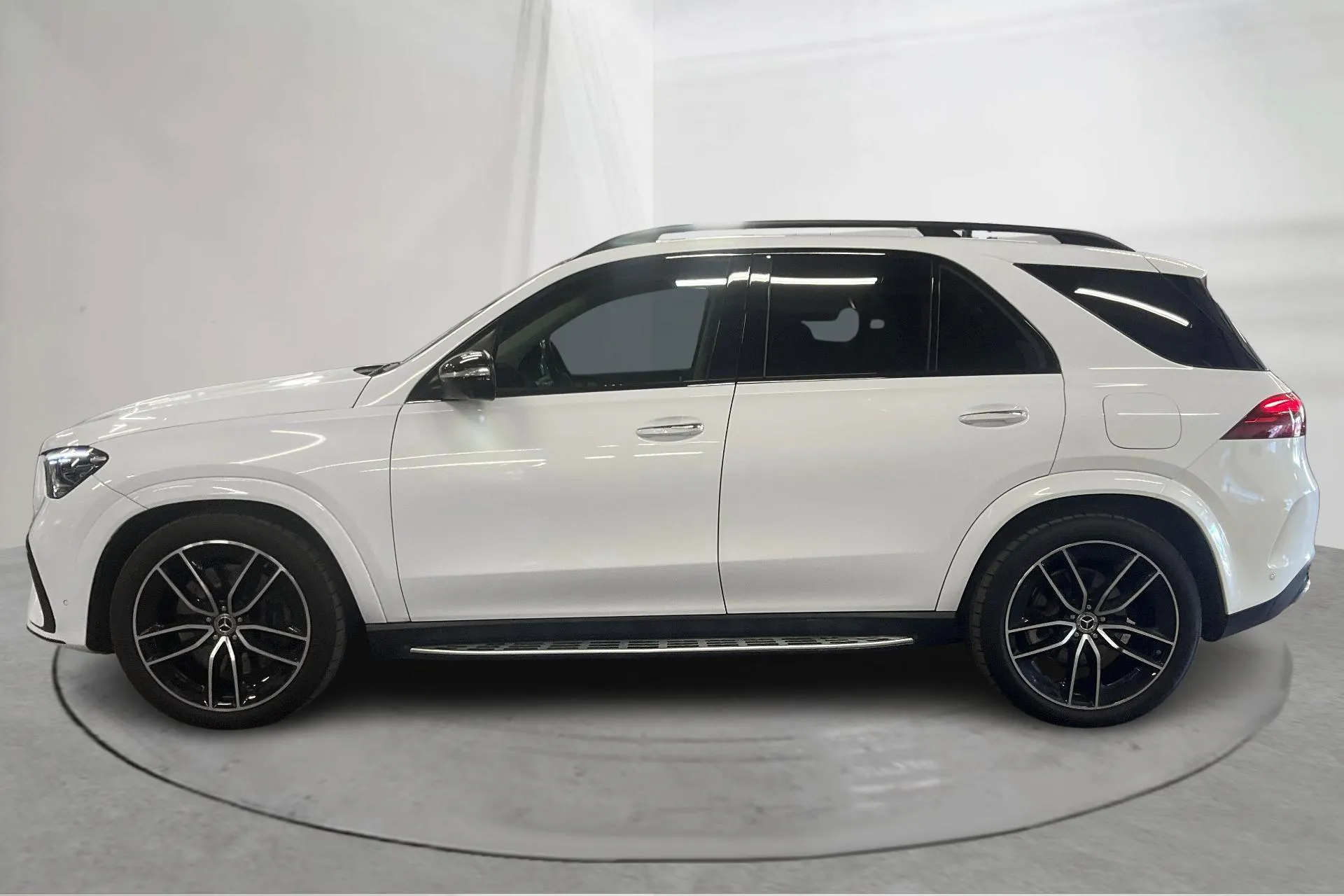 Presentationsfoto 2 av 22: Mercedes GLE 350 de 4MATIC V167 (333hk) - 8 563 mil - Automat - vit - 2024