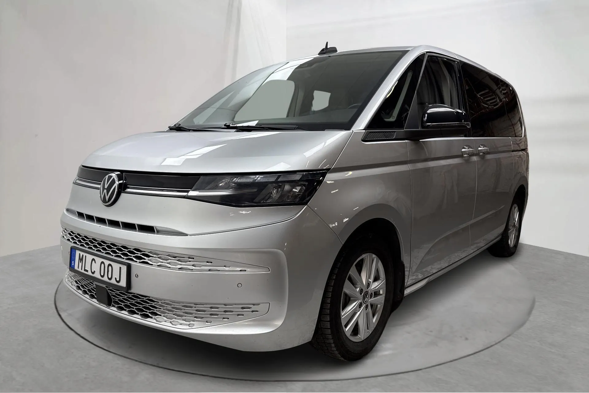 Presentation photo 1 of 23: VW Multivan T7 1.4 eHybrid (150hk) - 119 320 km - Automatic - silver - 2022