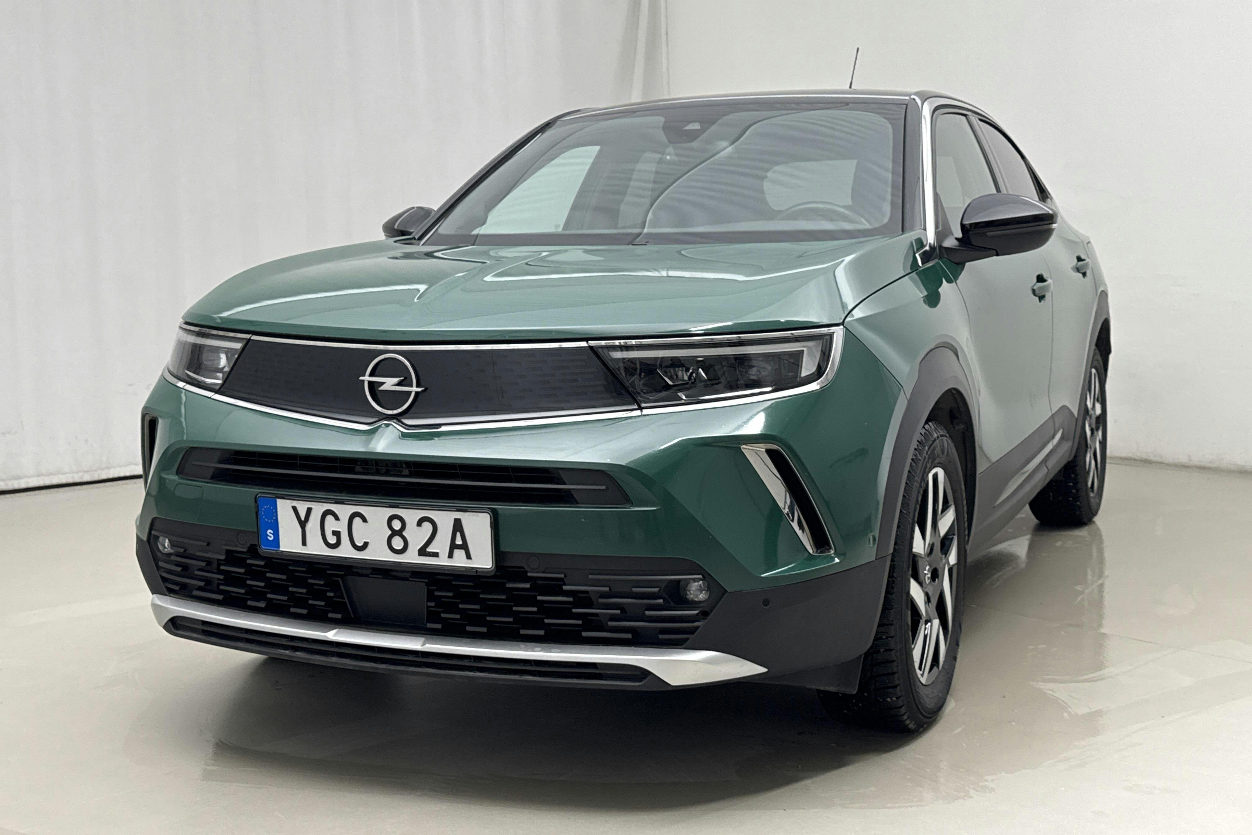 Presentationsfoto 1 av 19: Opel Mokka-e (136hk) - 7 229 mil - Automat - grön - 2021