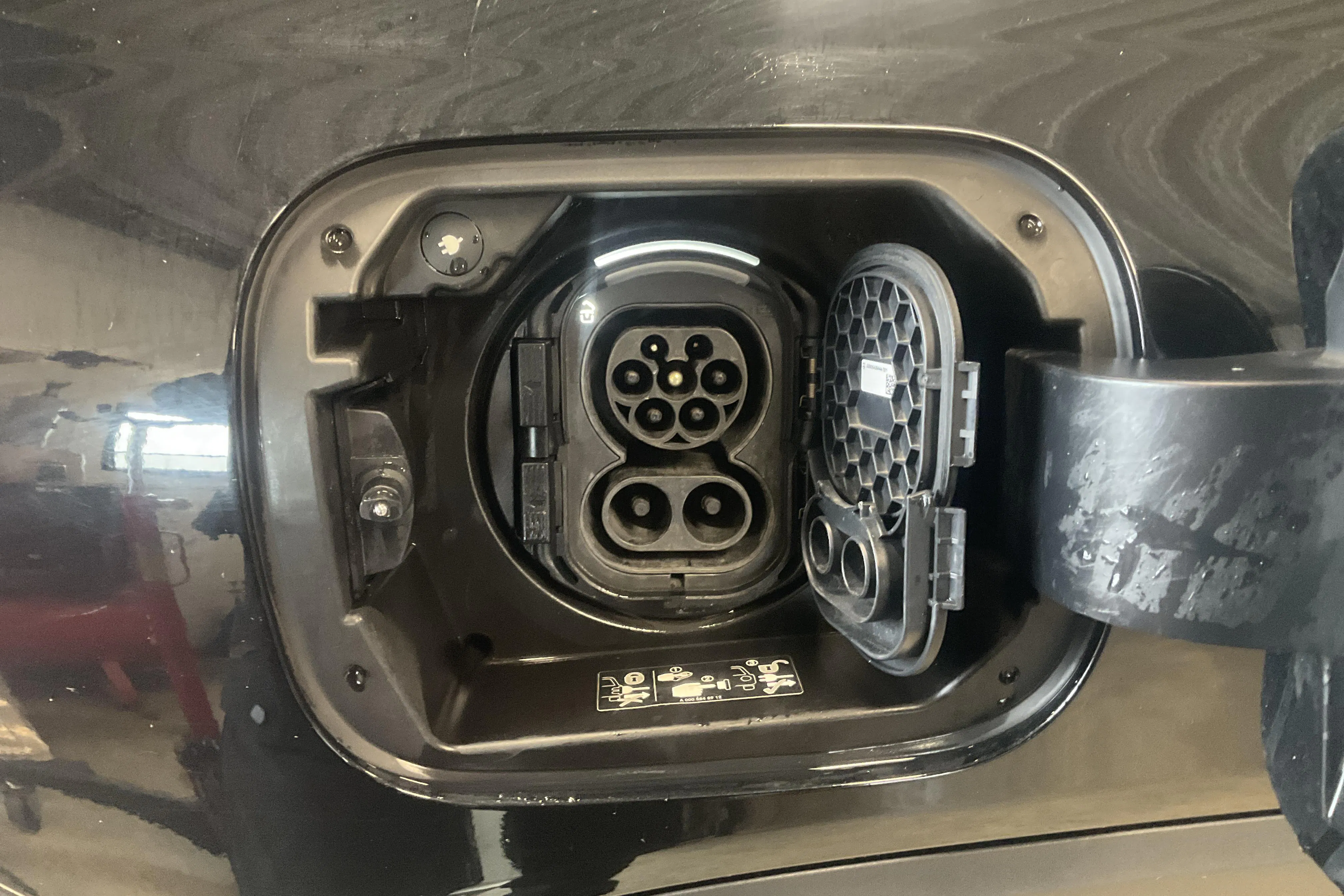 Presentation photo 17 of 17: Mercedes EQB 250+ X243 (190hk) - 143 960 km - Automatic - black - 2024