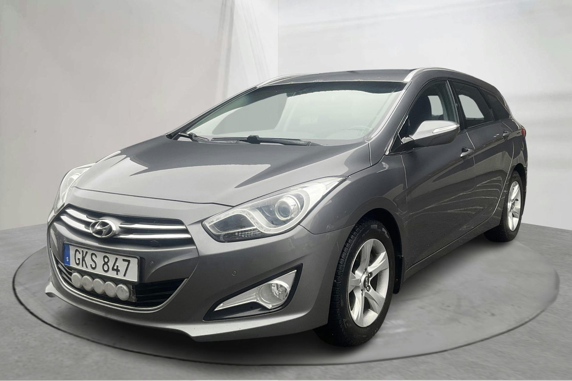 Presentation photo 1 of 13: Hyundai i40 1.7 CRDi Kombi (136hk) - 259 640 km - Automatic - silver - 2014
