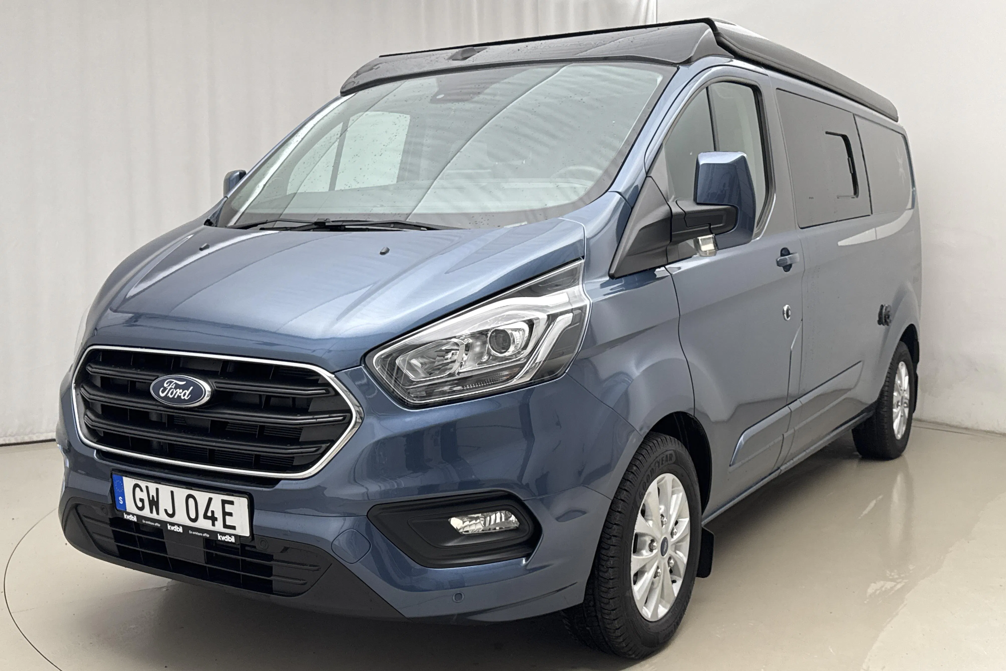 Presentationsfoto 1 av 20: Ford KARMANN DUNCAN 545 Campingbil - 52 mil - Automat - blå - 2023