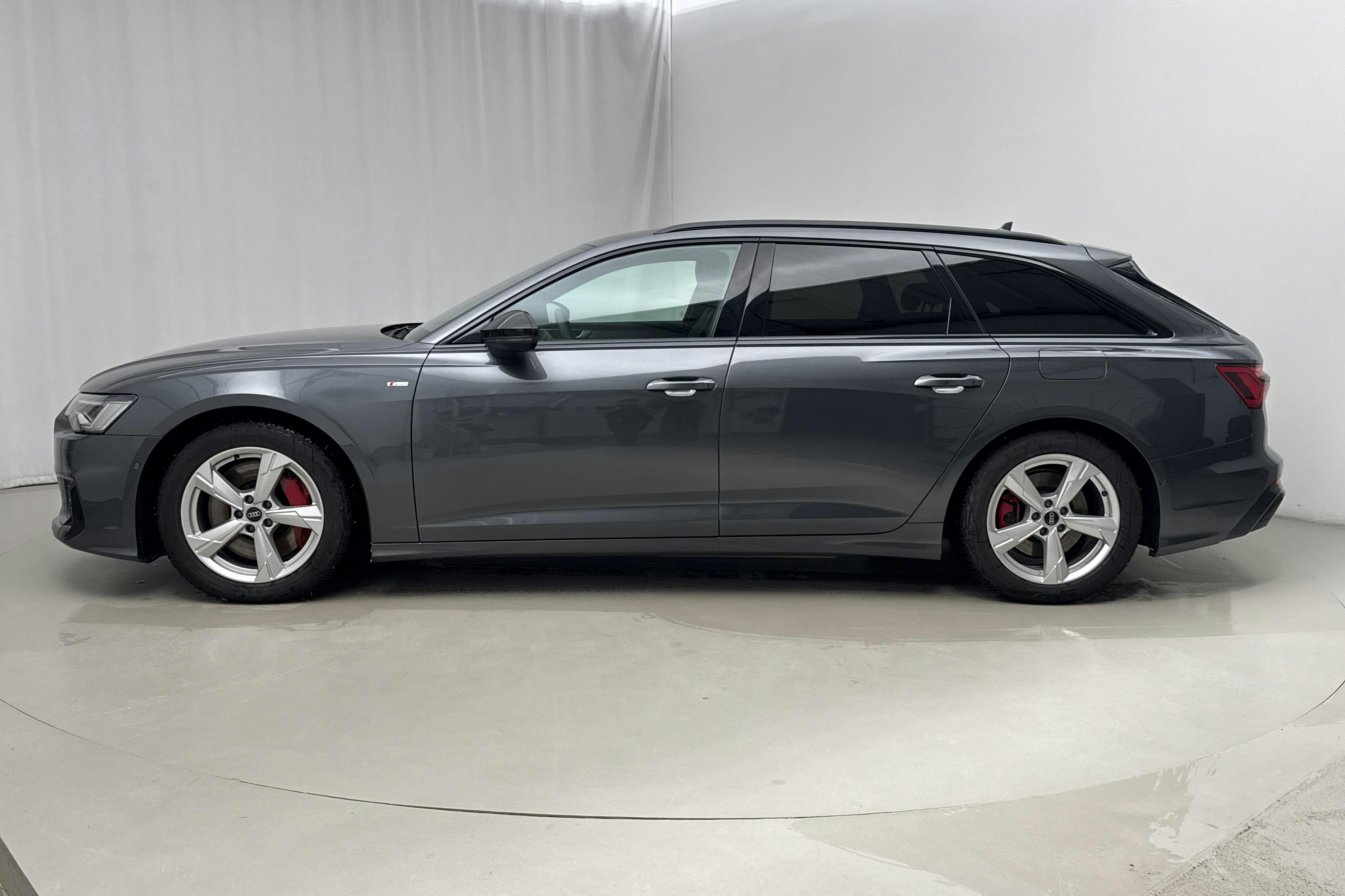 Presentationsfoto 2 av 18: Audi A6 Avant 55 TFSI e quattro (367hk) - 1 364 mil - Automat - grå - 2025