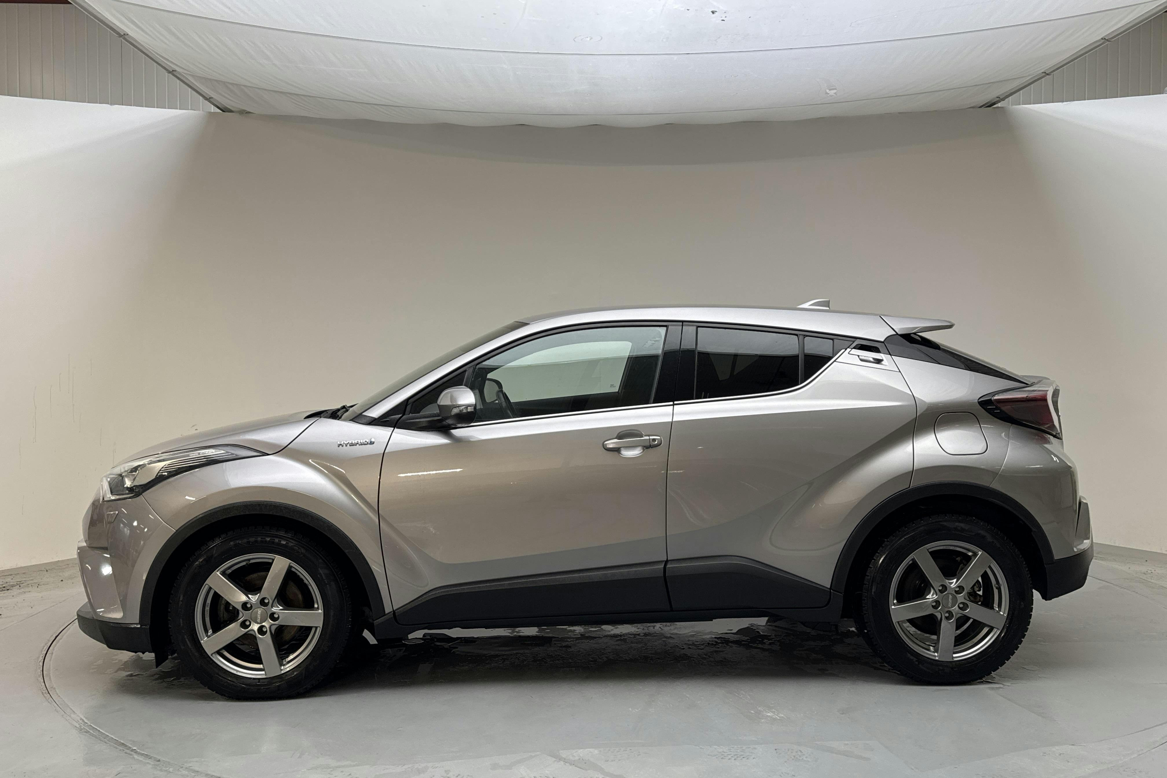 Presentation photo 2 of 14: Toyota C-HR 1.8 HSD (122hk) - 75 410 km - Automatic - Dark Grey - 2019
