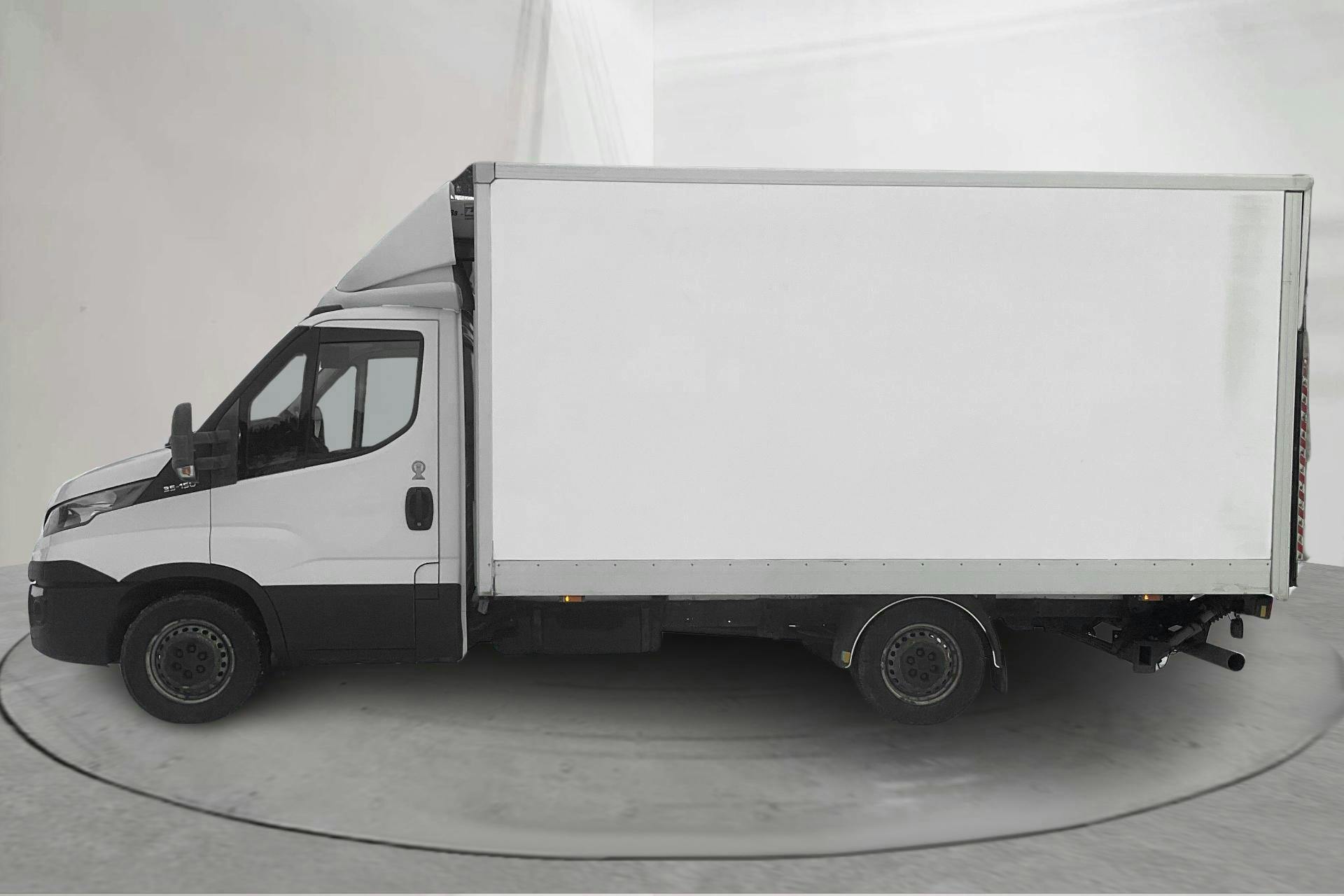 Presentation photo 2 of 15: Iveco Daily 35 2.3 (146hk) - 246 770 km - Manual - white - 2016