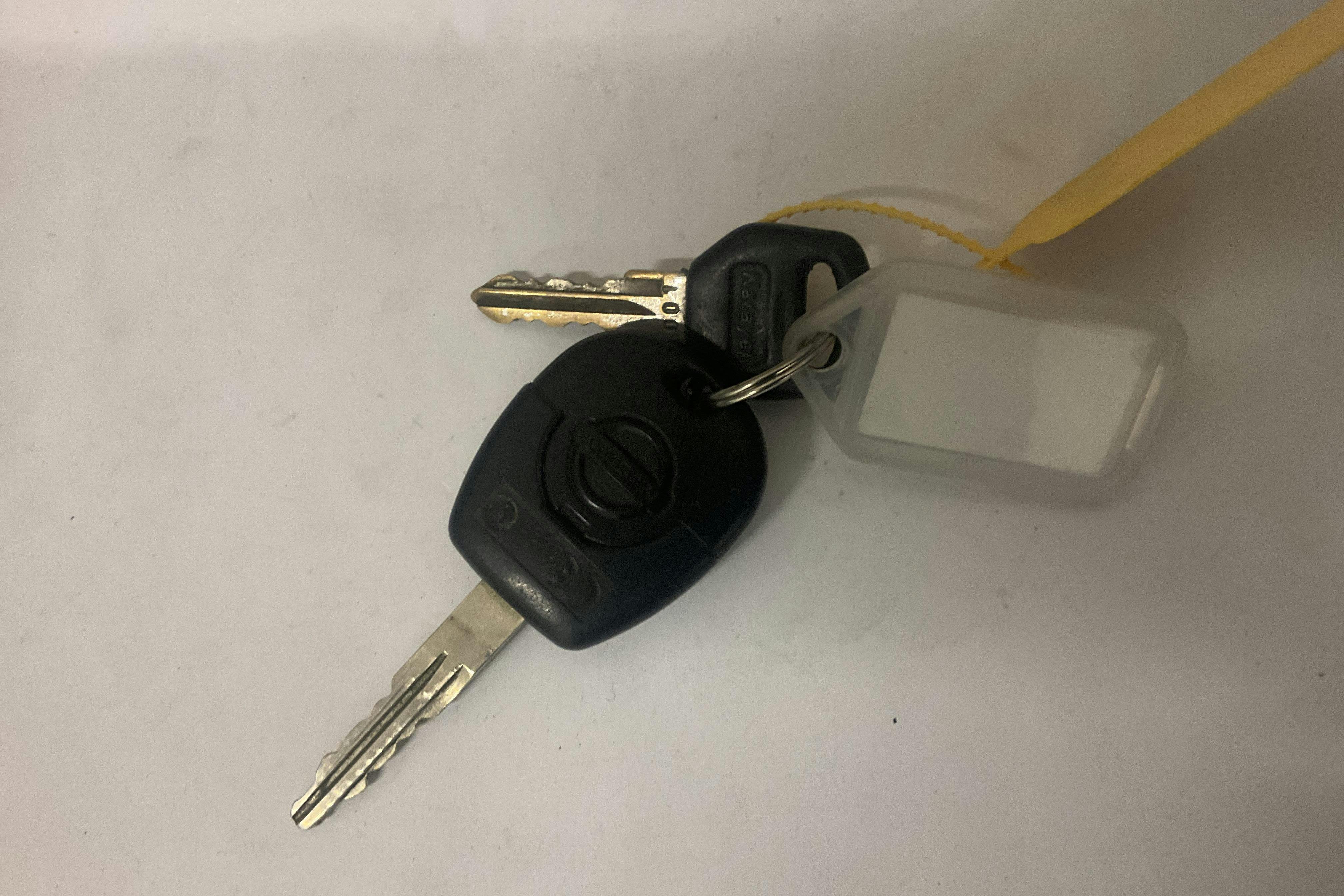 Presentation photo 12 of 12: Nissan King Cab 2.5 TDI 4WD (133hk) - 173 470 km - Manual - white - 2004