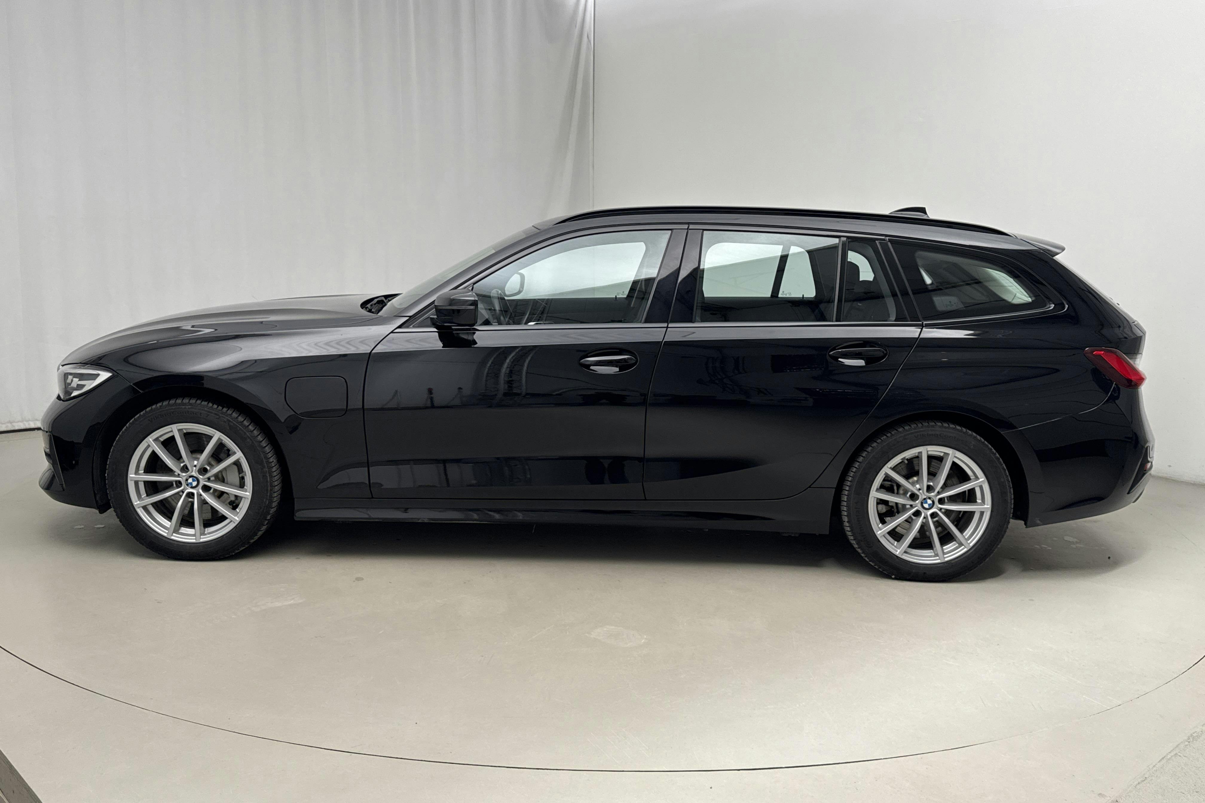 Presentation photo 2 of 23: BMW 330e Touring, G21 (292hk) - 91 650 km - Automatic - black - 2021