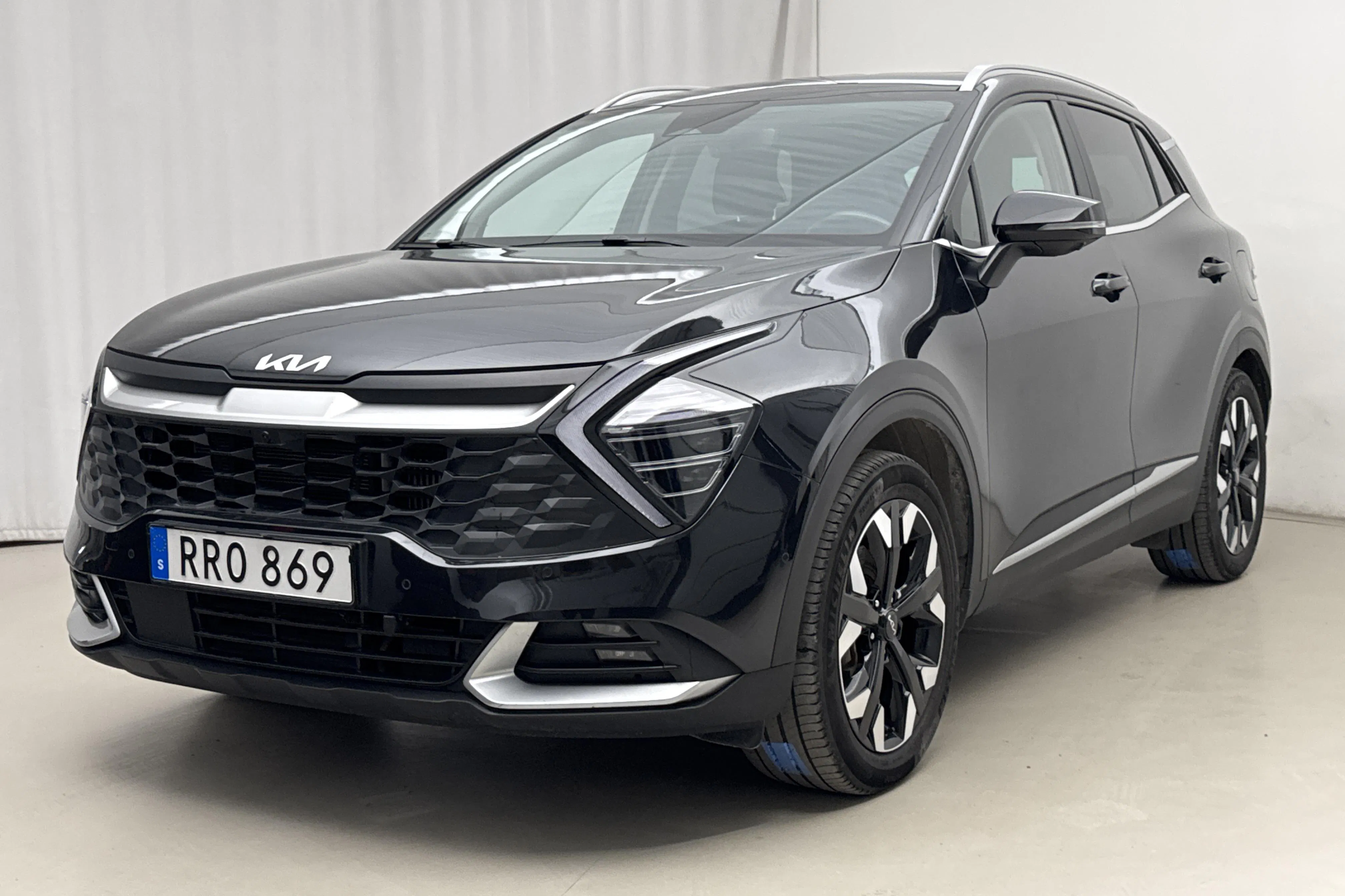 Präsentationsfoto 1 von 24: KIA Sportage PHEV AWD (265hk) - 64 420 Kilometer - Verkaufsautomat - Schwarz - 2023